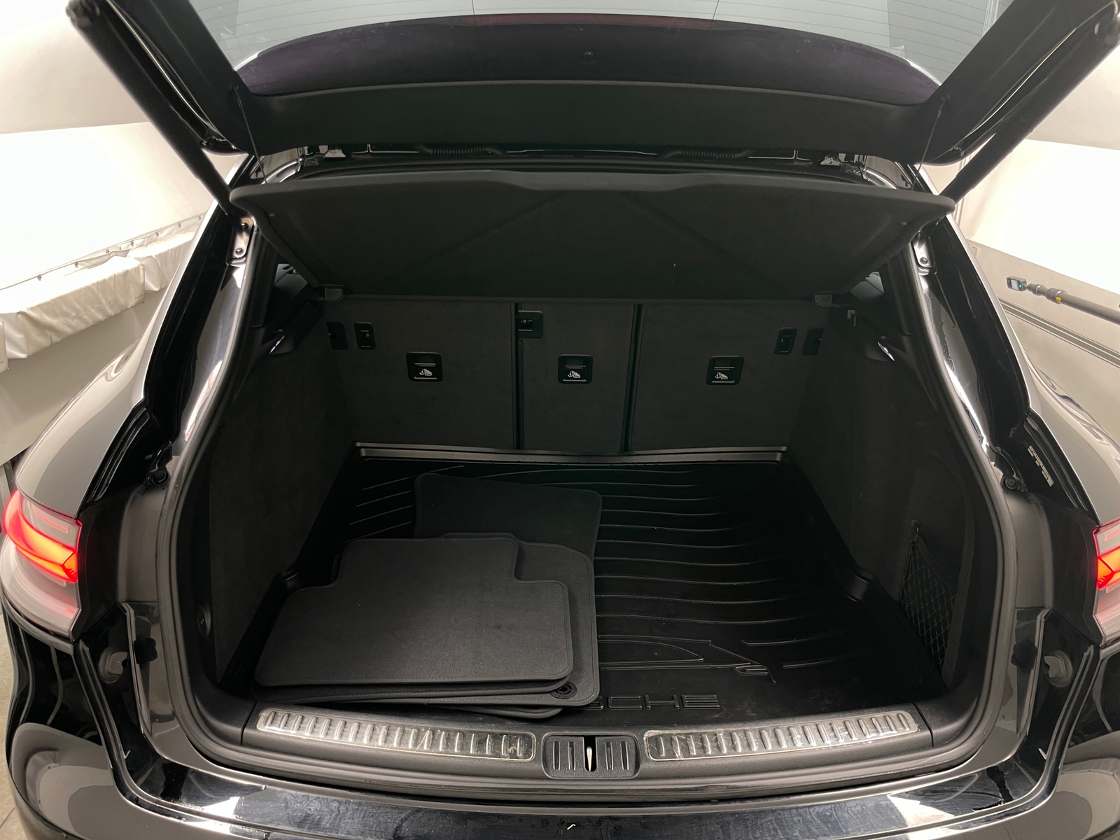 Thumbnail: 2024 Porsche Macan - 7