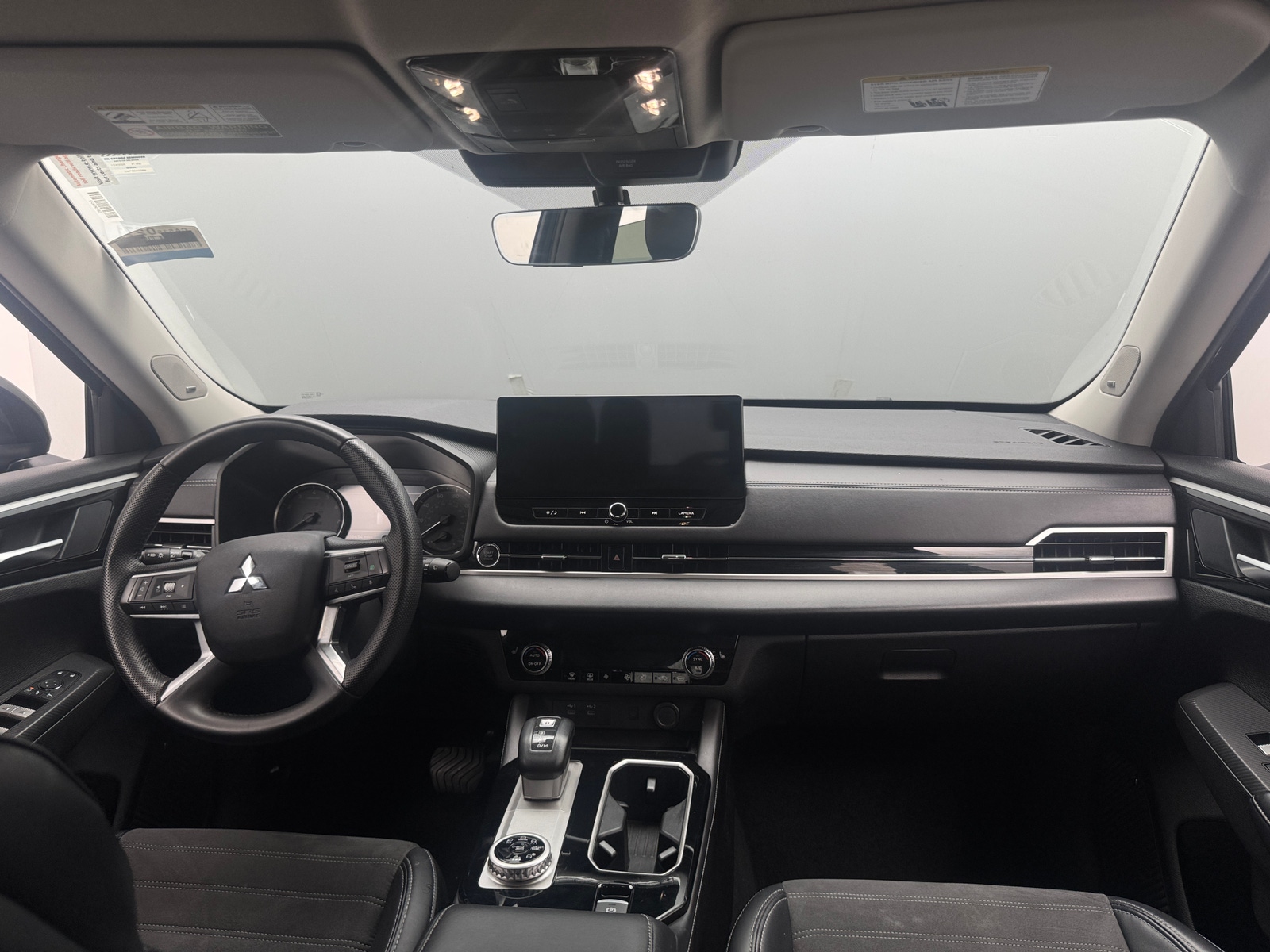 Thumbnail: 2025 Mitsubishi Outlander - 2