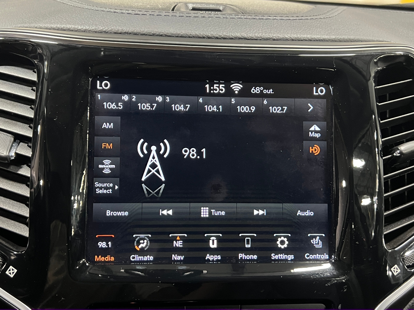 Thumbnail: 2020 Jeep Cherokee - 3