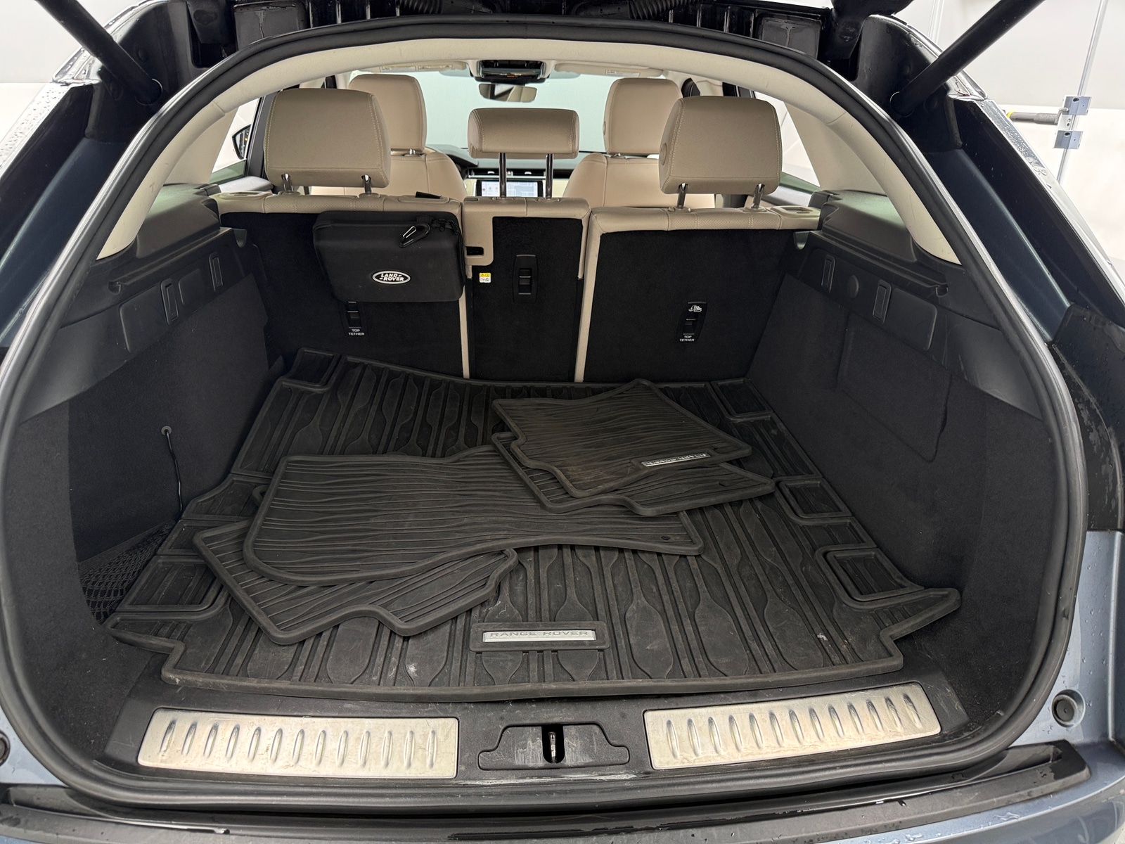 Thumbnail: 2022 Land Rover Range Rover Velar - 6