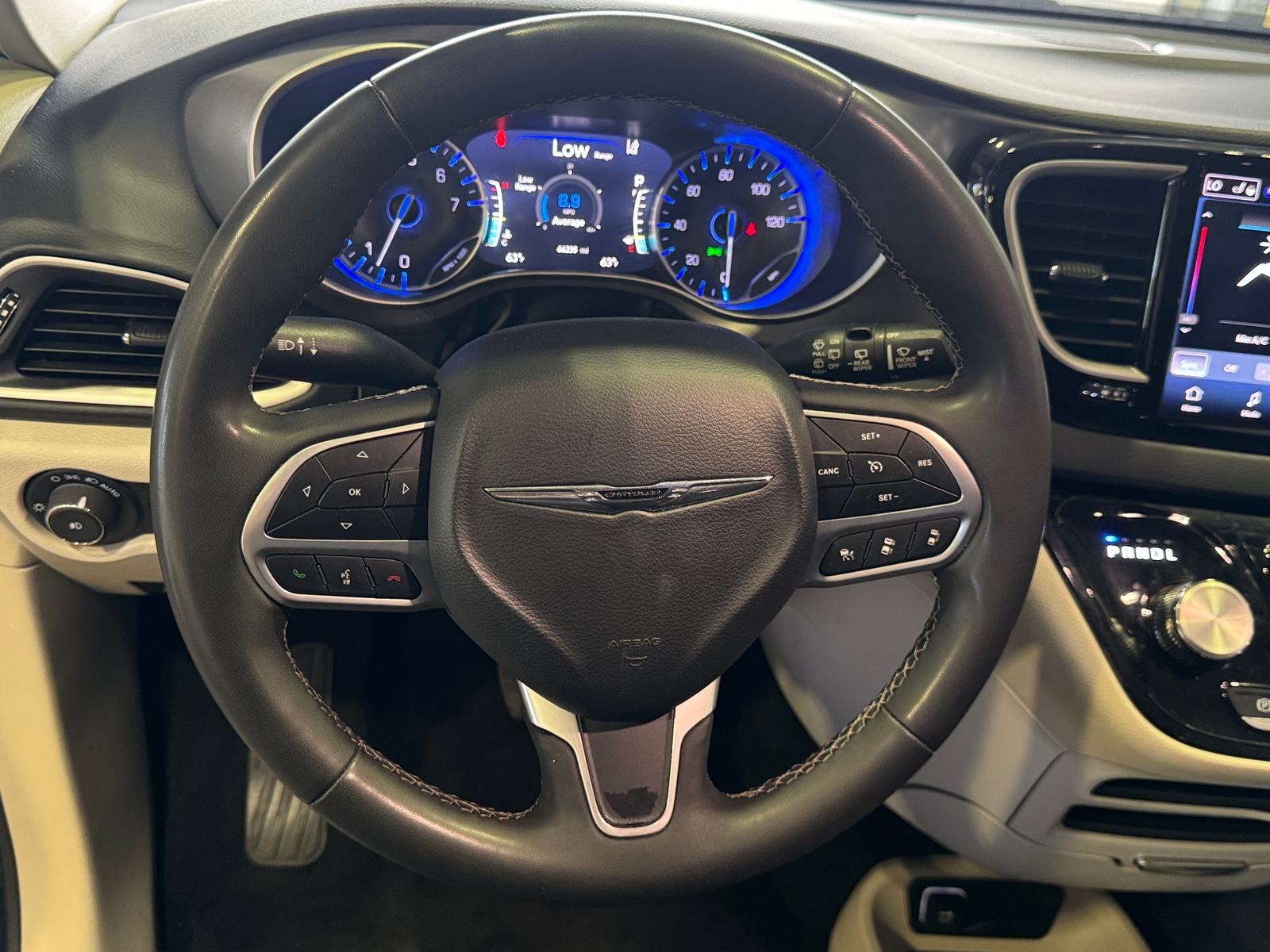Thumbnail: 2023 Chrysler Pacifica - 4