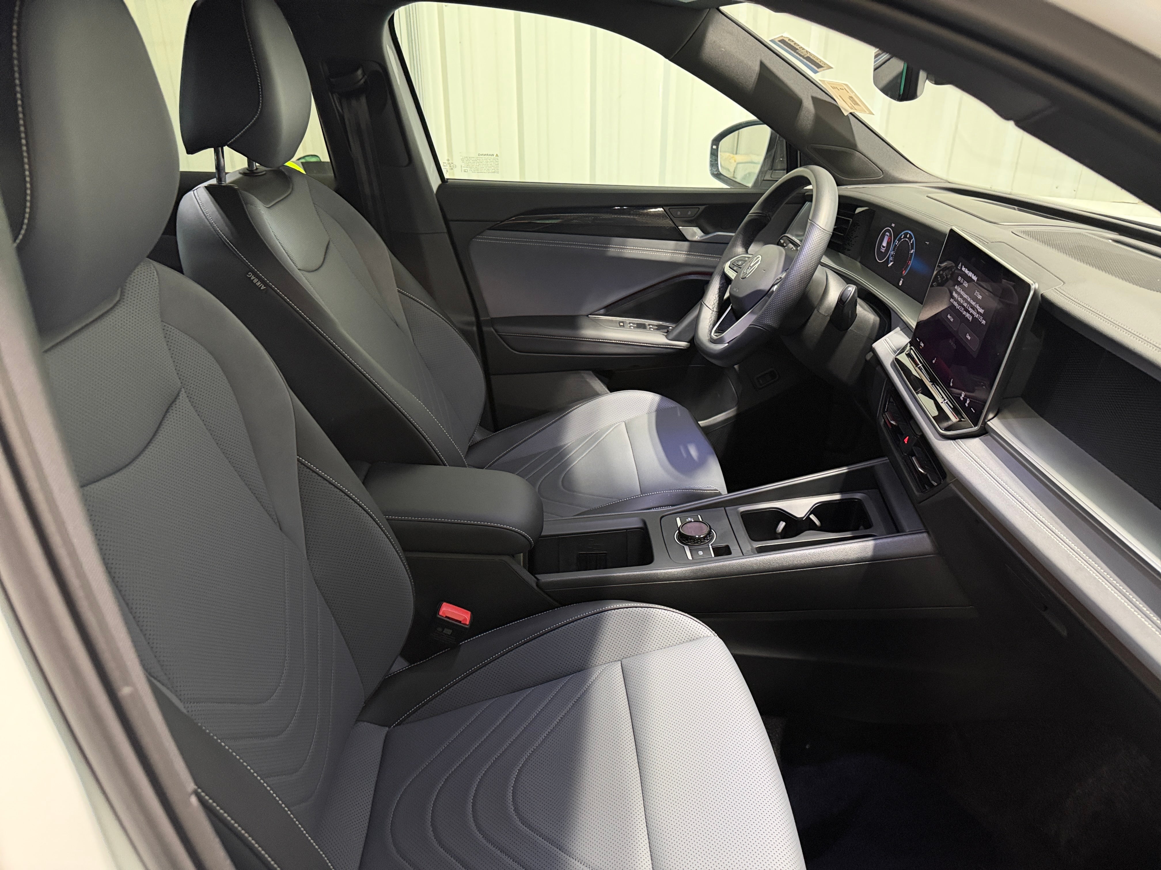 2025 Volkswagen Tiguan SE R-LINE BLACK