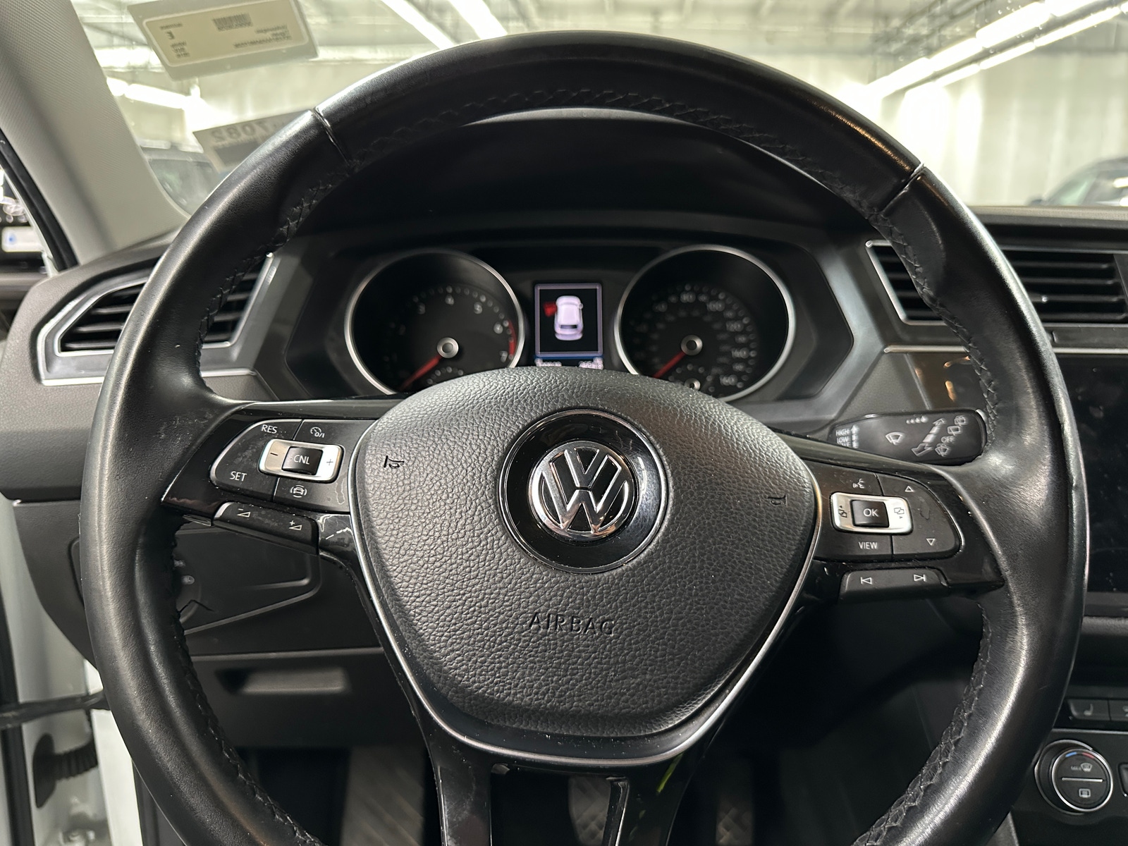 Thumbnail: 2019 Volkswagen Tiguan - 4