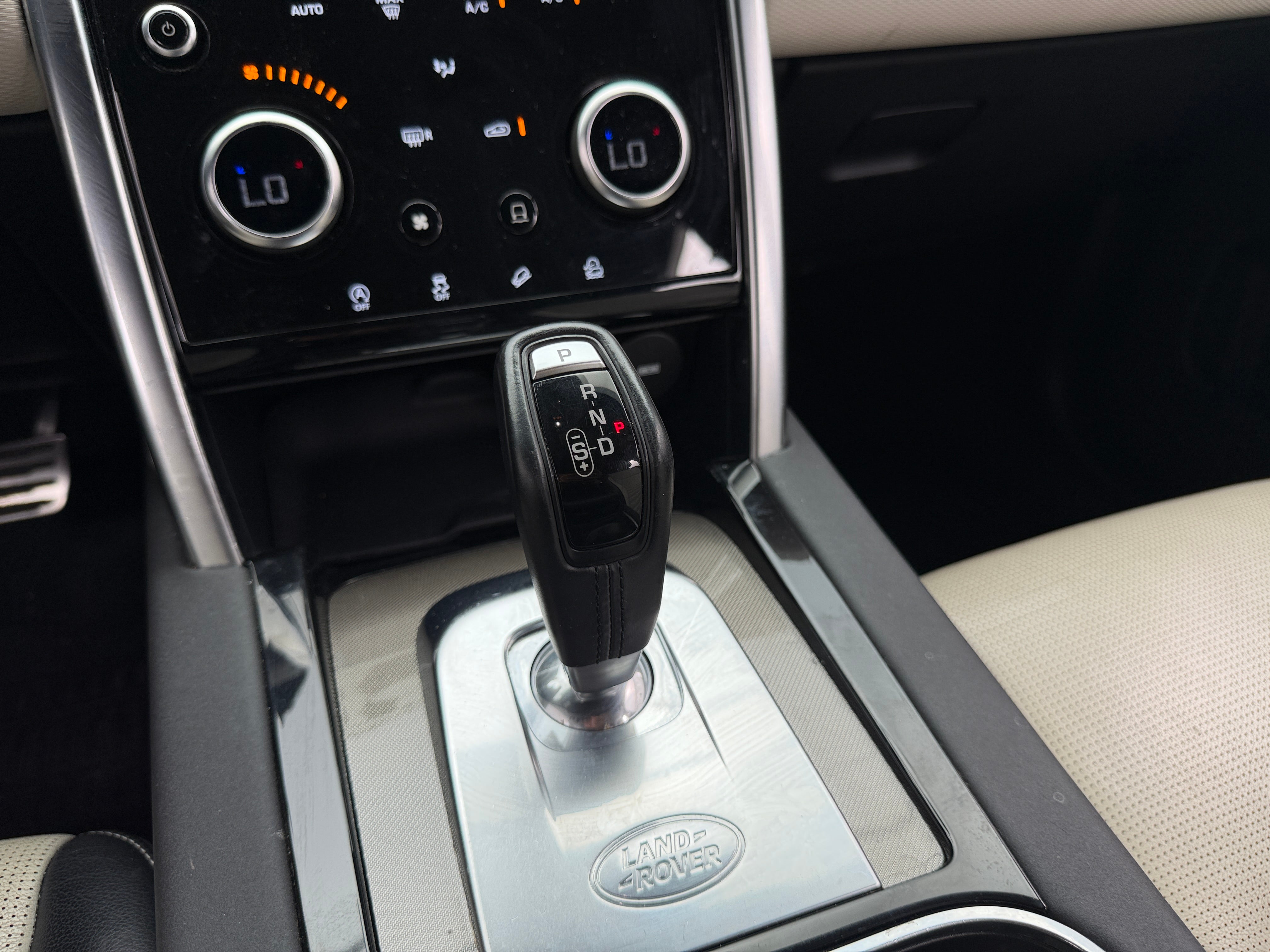 2020 Land Rover Discovery Sport SE - Photo 7