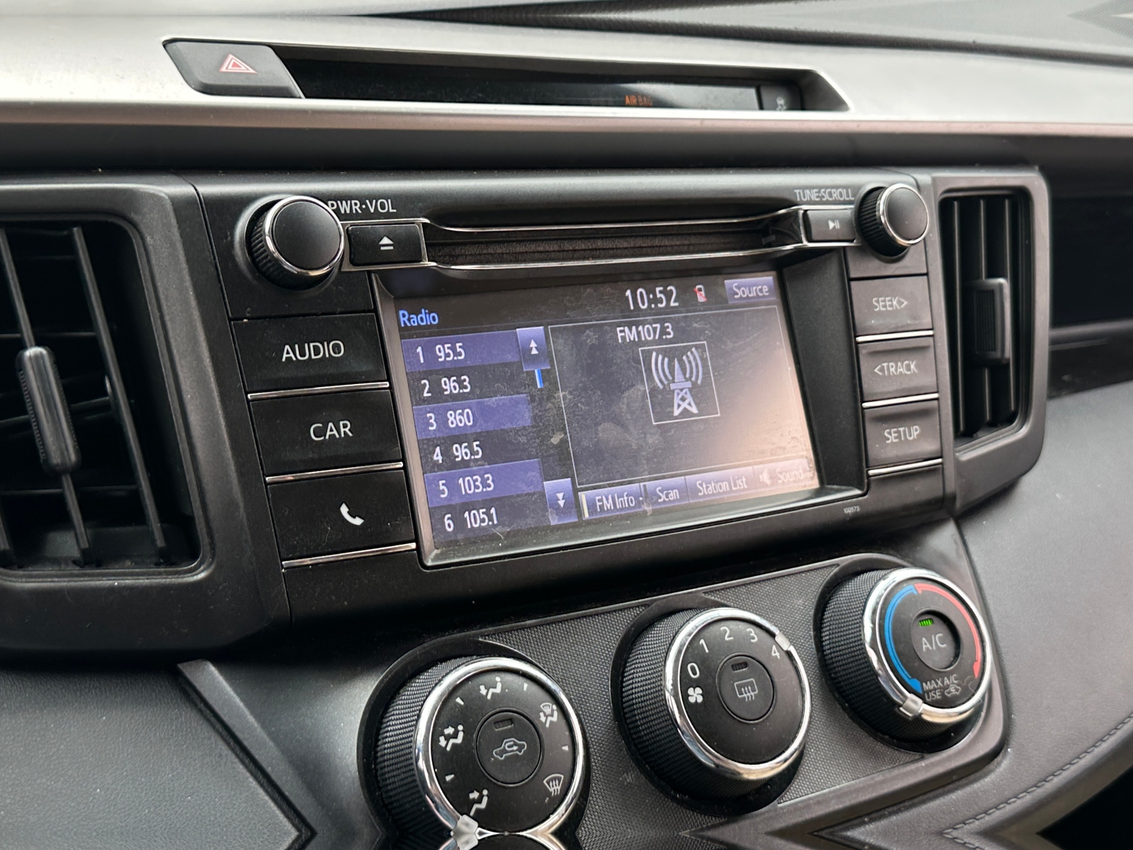 Thumbnail: 2016 Toyota RAV4 - 3