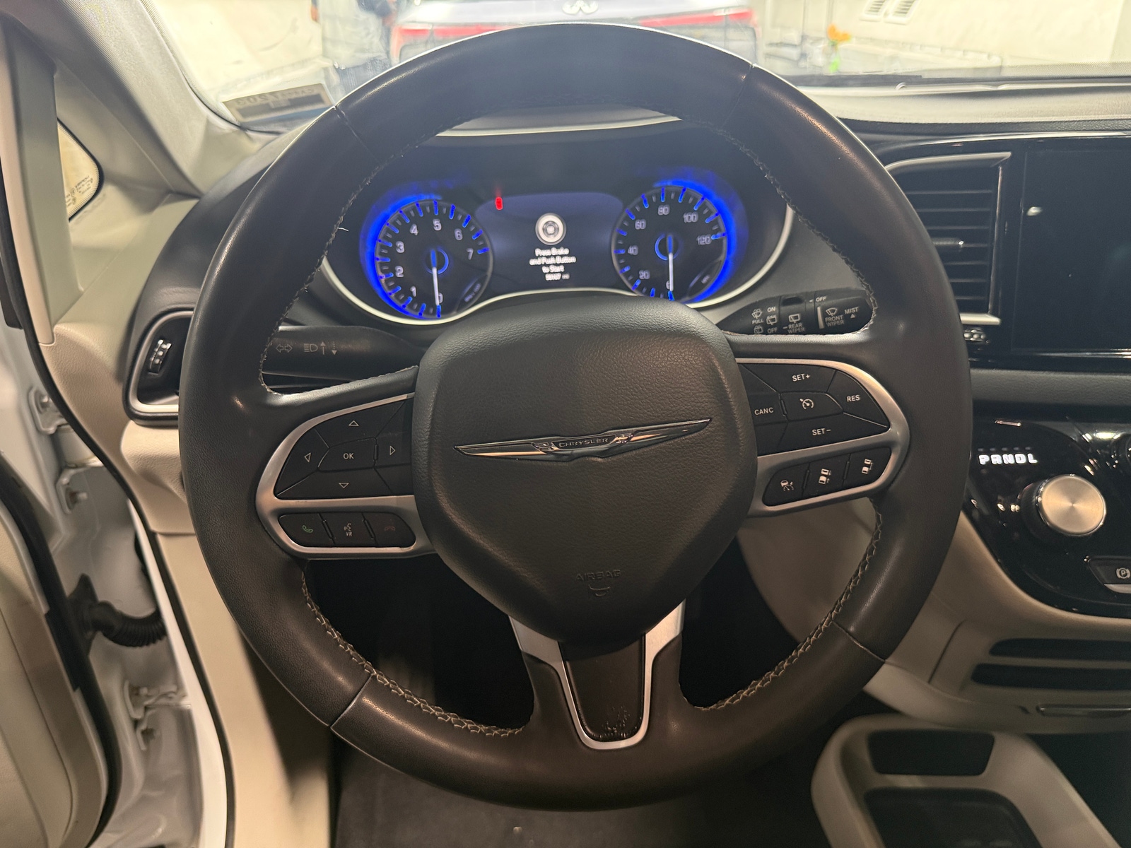 Thumbnail: 2022 Chrysler Pacifica - 4