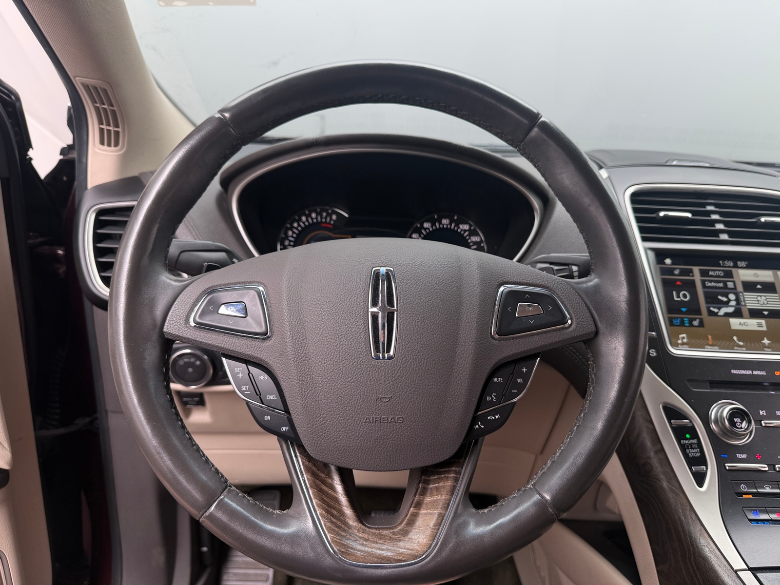 Thumbnail: 2017 Lincoln MKX - 4