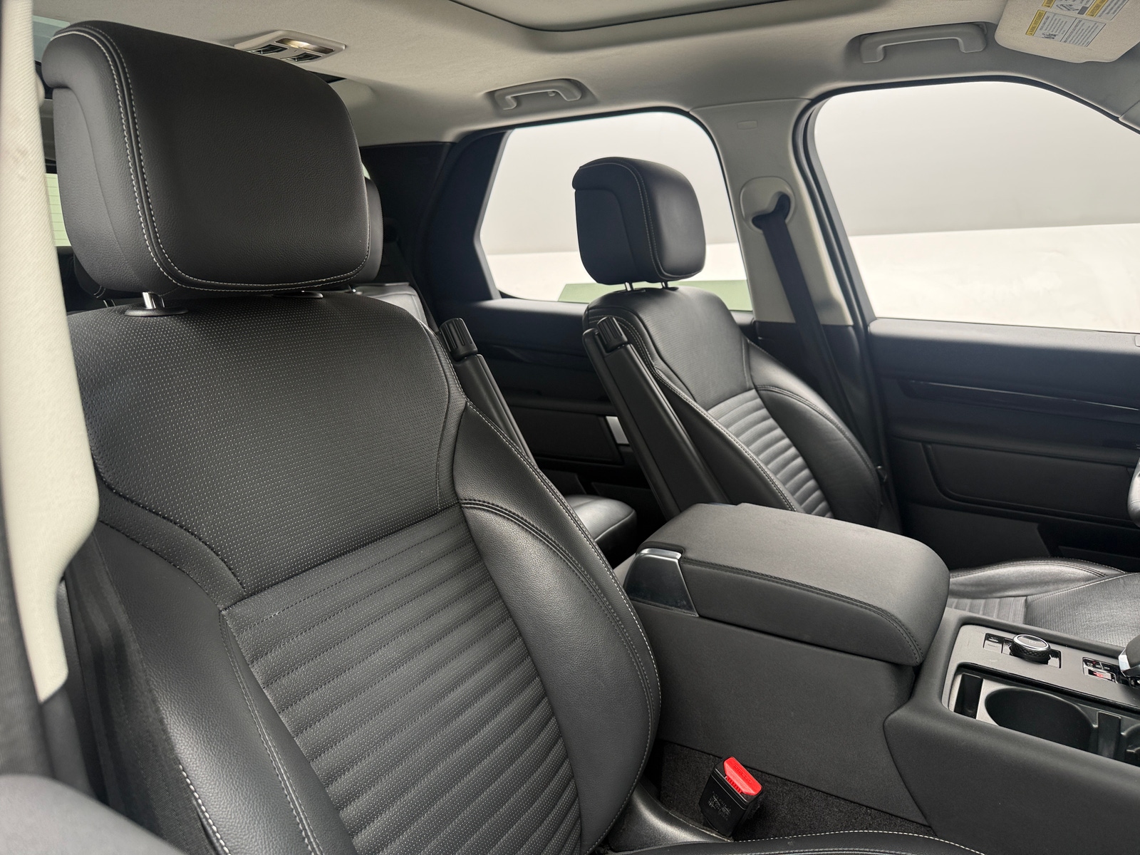 Thumbnail: 2024 Land Rover Discovery - 2