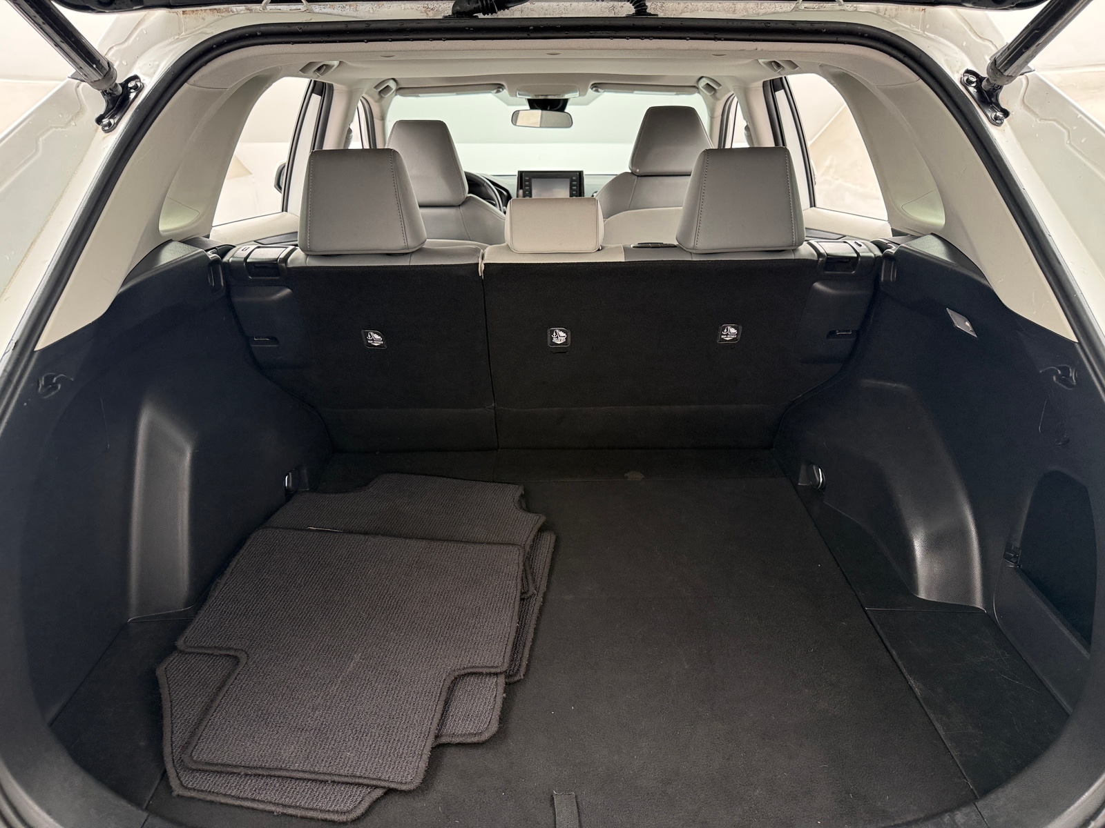 Thumbnail: 2019 Toyota RAV4 - 6