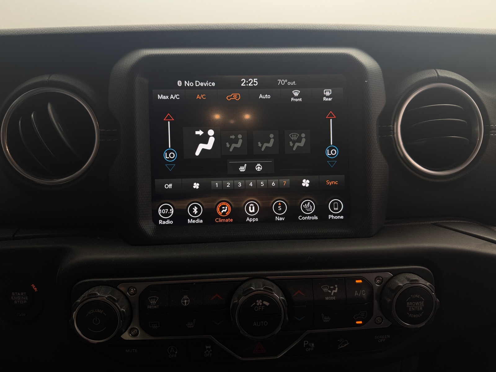 Thumbnail: 2019 Jeep Wrangler - 3