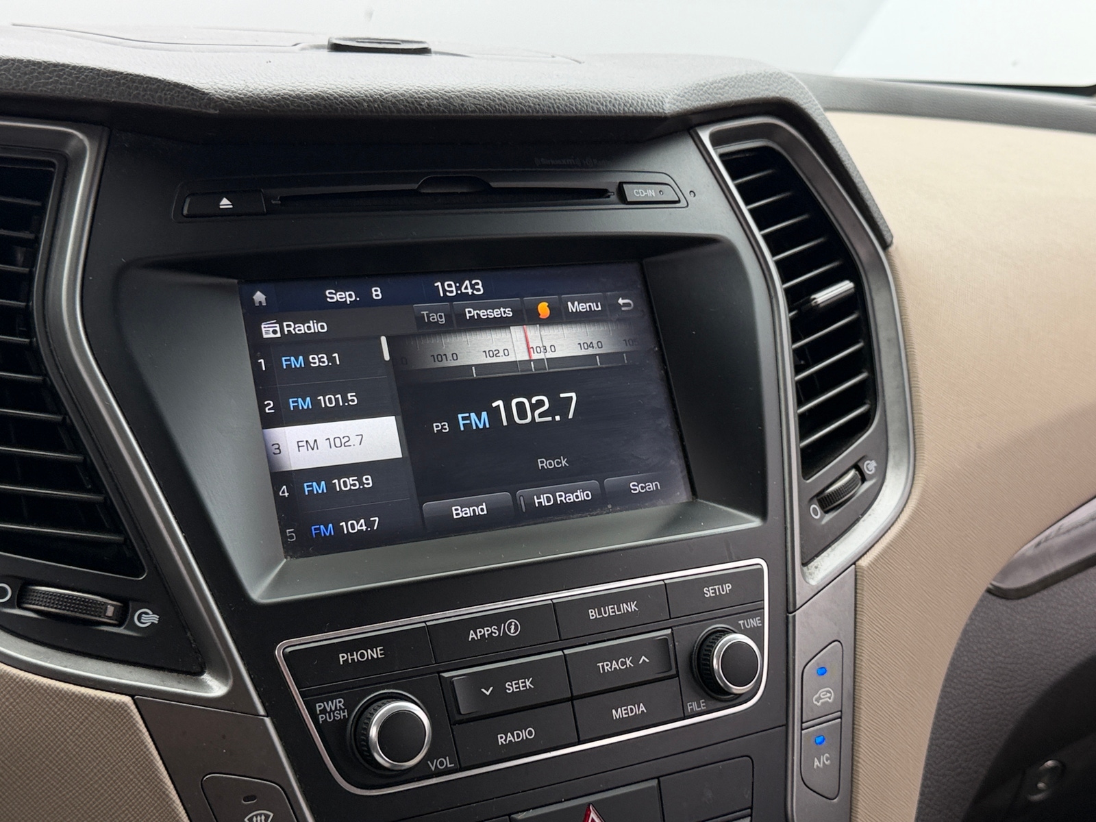 Thumbnail: 2017 Hyundai Santa Fe - 4