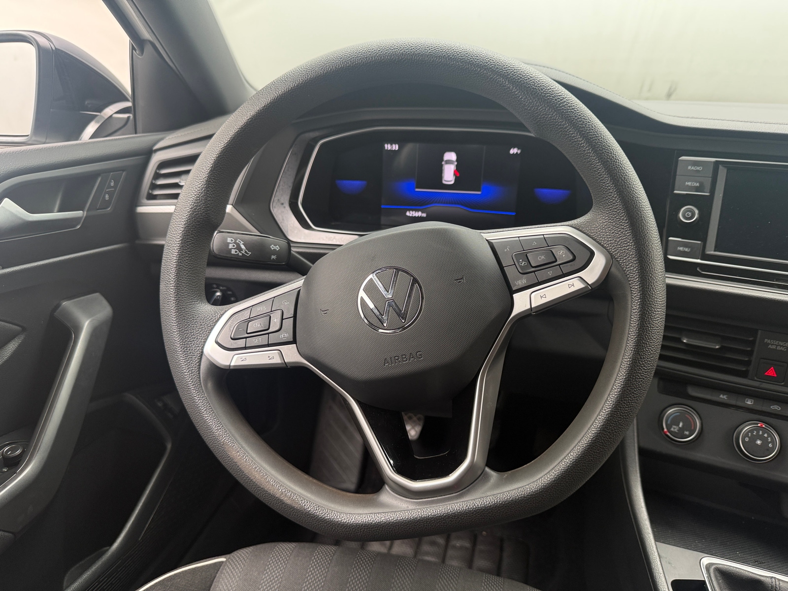 Thumbnail: 2022 Volkswagen Jetta - 5