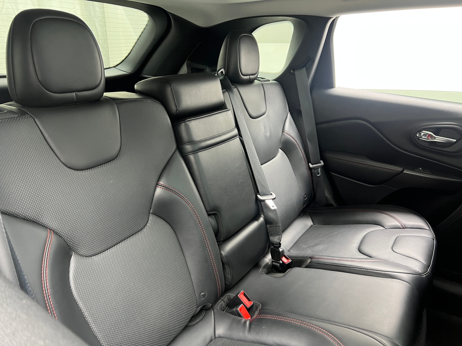 Thumbnail: 2019 Jeep Cherokee - 5