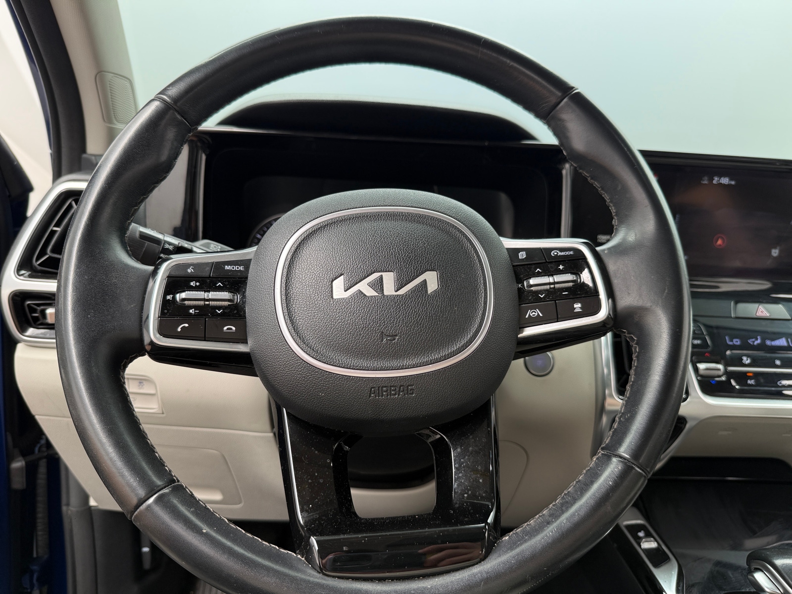 Thumbnail: 2022 Kia Sorento - 4