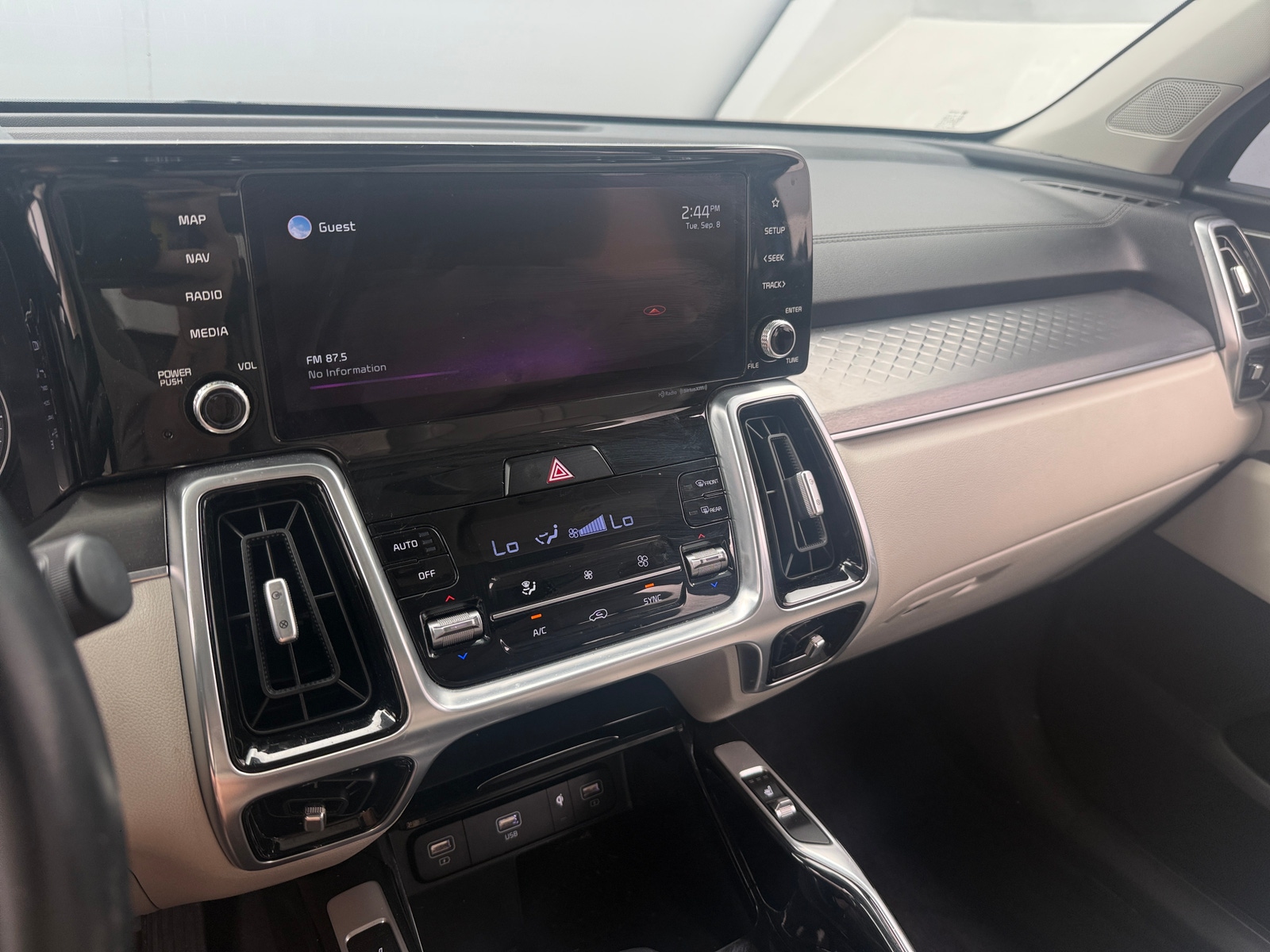 Thumbnail: 2022 Kia Sorento - 3