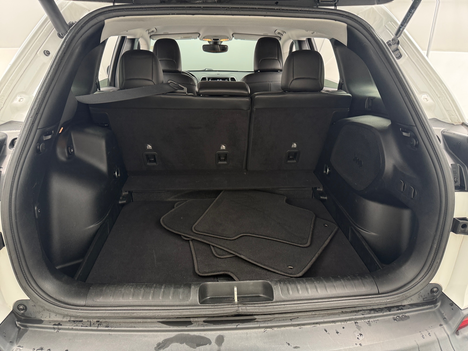Thumbnail: 2019 Jeep Cherokee - 6