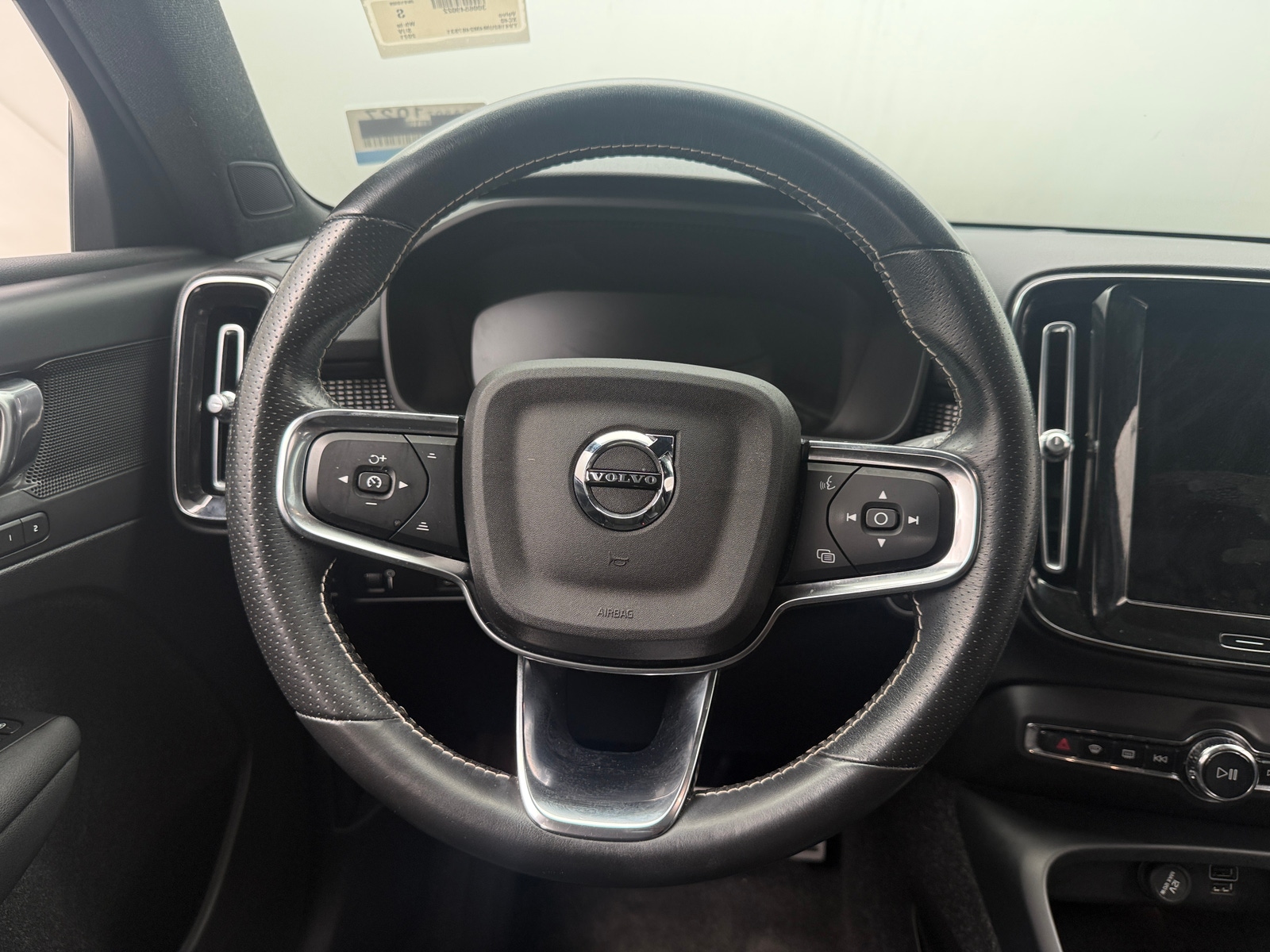 Thumbnail: 2021 Volvo XC40 - 4