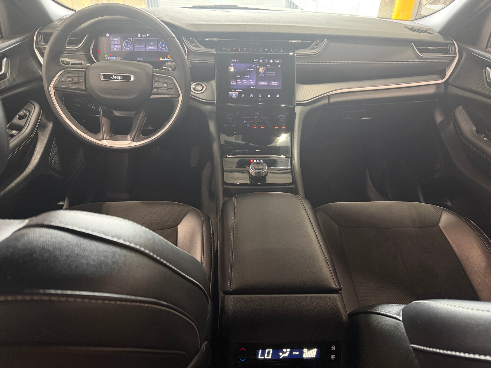 Thumbnail: 2023 Jeep Grand Cherokee L - 2