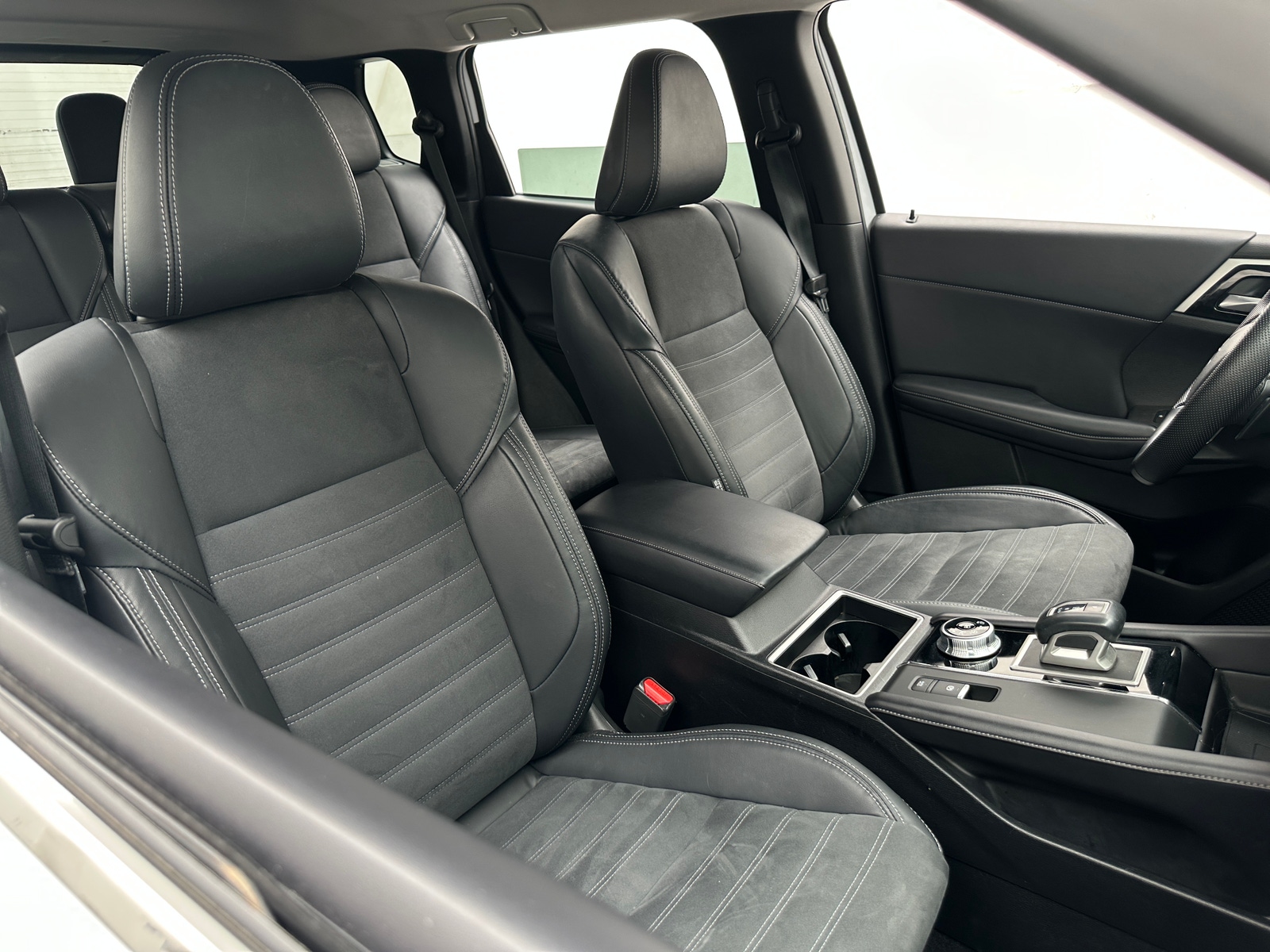 Thumbnail: 2023 Mitsubishi Outlander - 2