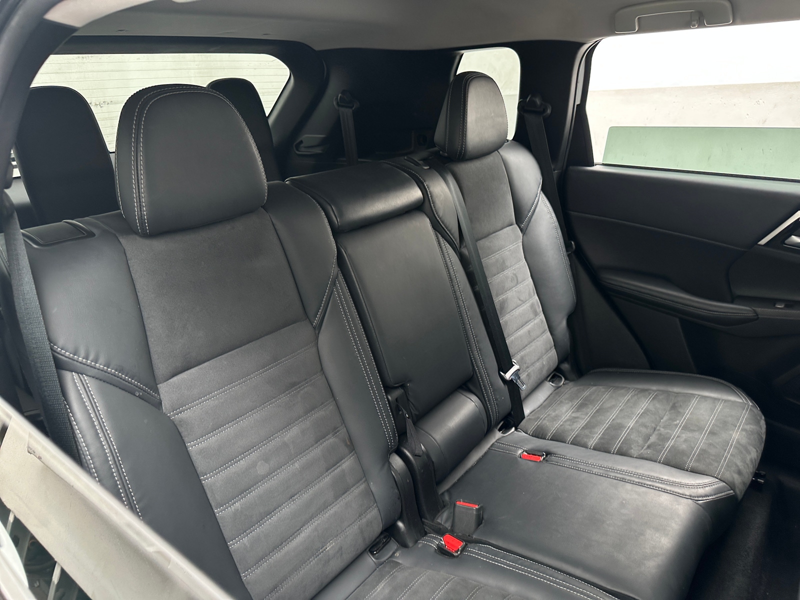 Thumbnail: 2023 Mitsubishi Outlander - 6