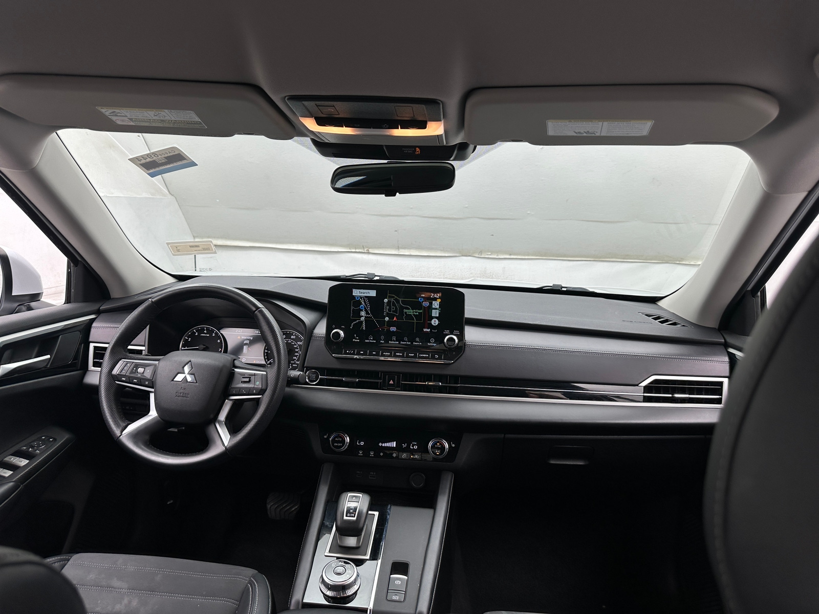 Thumbnail: 2023 Mitsubishi Outlander - 3