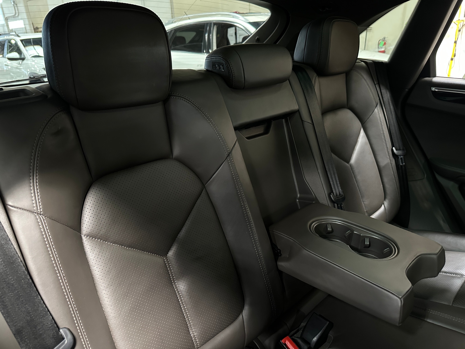 Thumbnail: 2016 Porsche Macan - 6