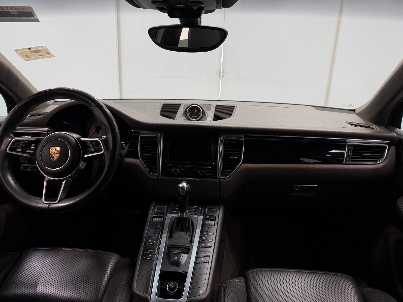 Thumbnail: 2016 Porsche Macan - 3