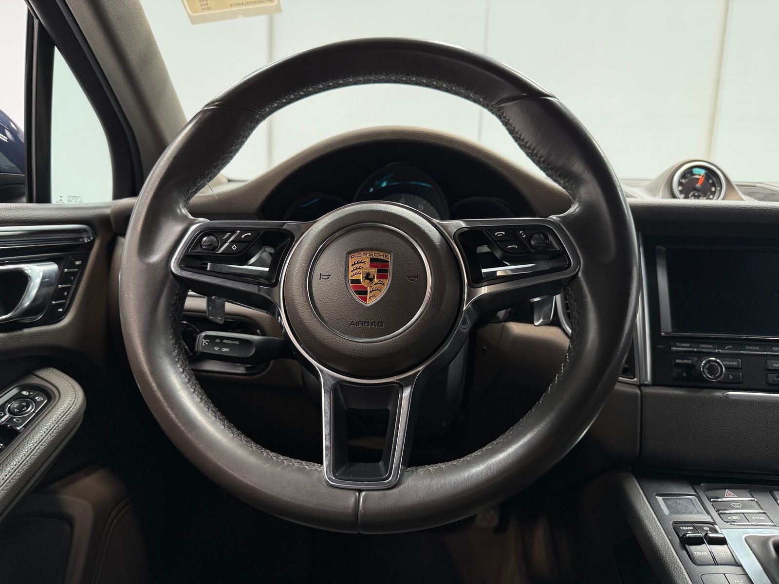 Thumbnail: 2016 Porsche Macan - 5