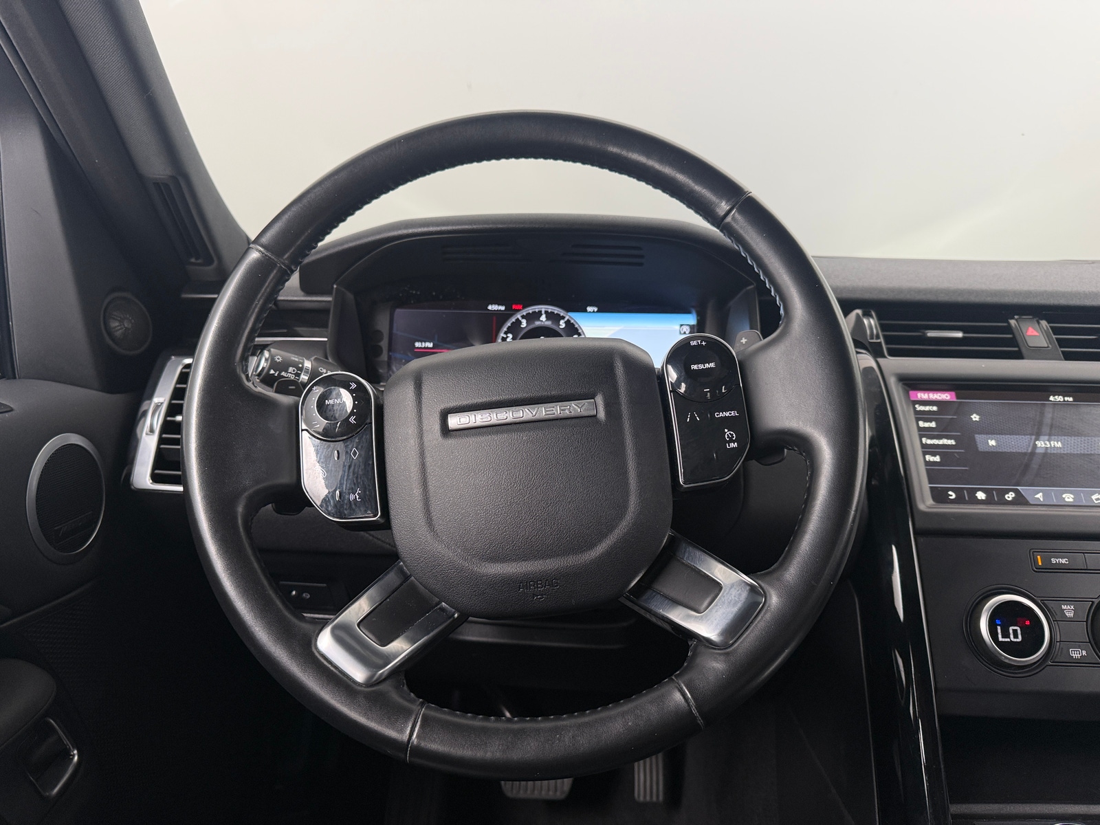 Thumbnail: 2020 Land Rover Discovery - 4