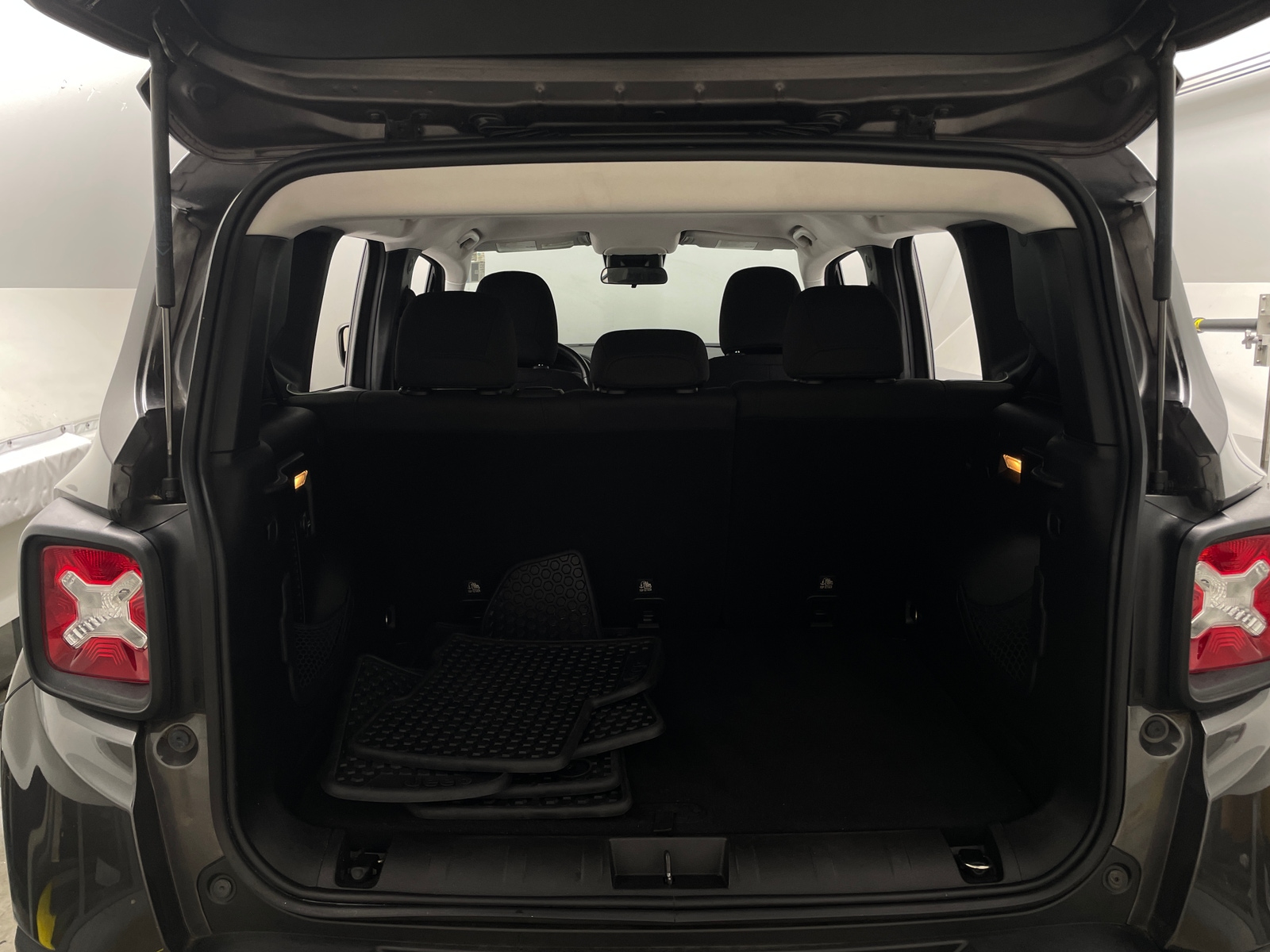 Thumbnail: 2017 Jeep Renegade - 7
