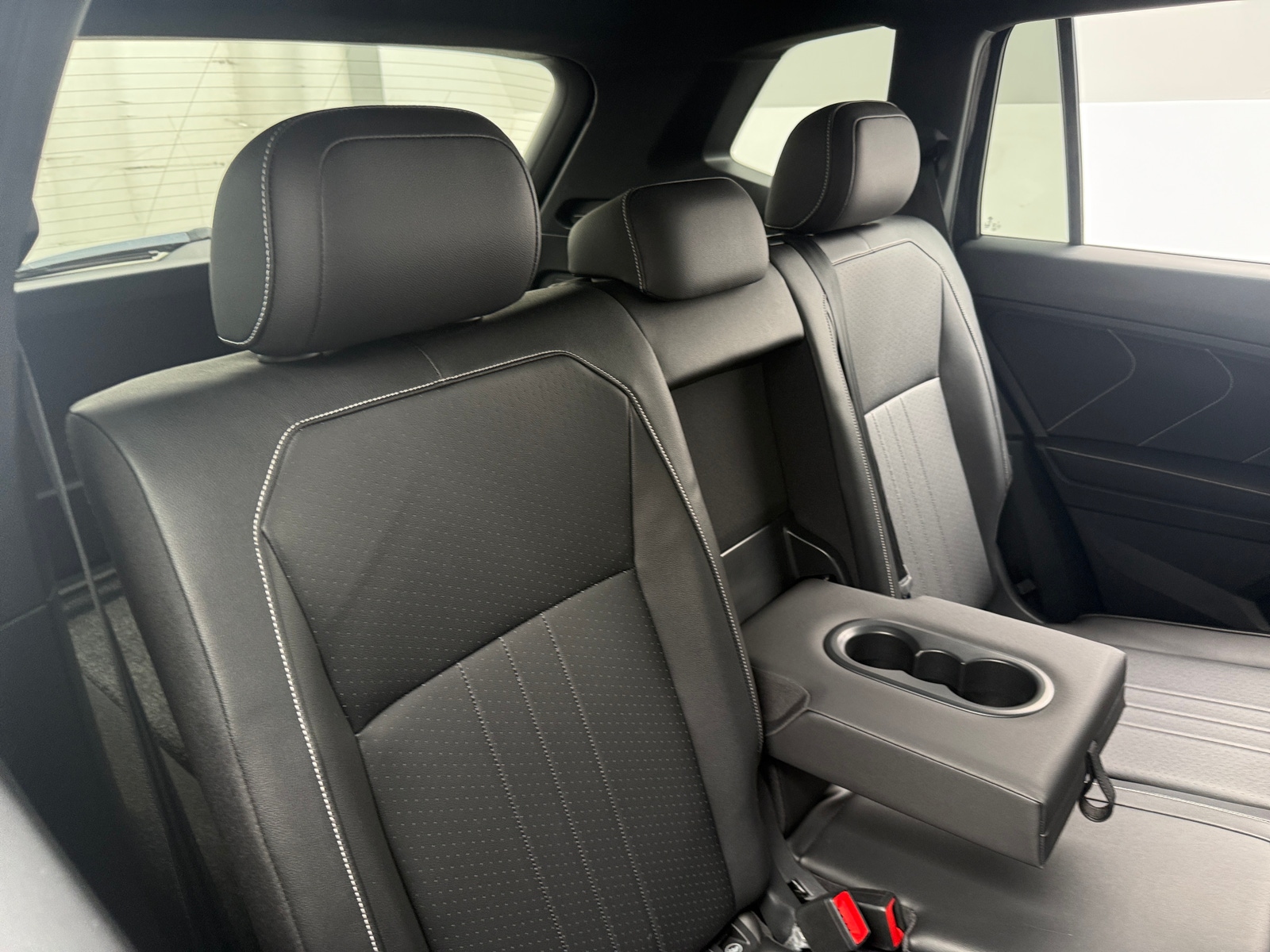 Thumbnail: 2022 Volkswagen Tiguan - 6
