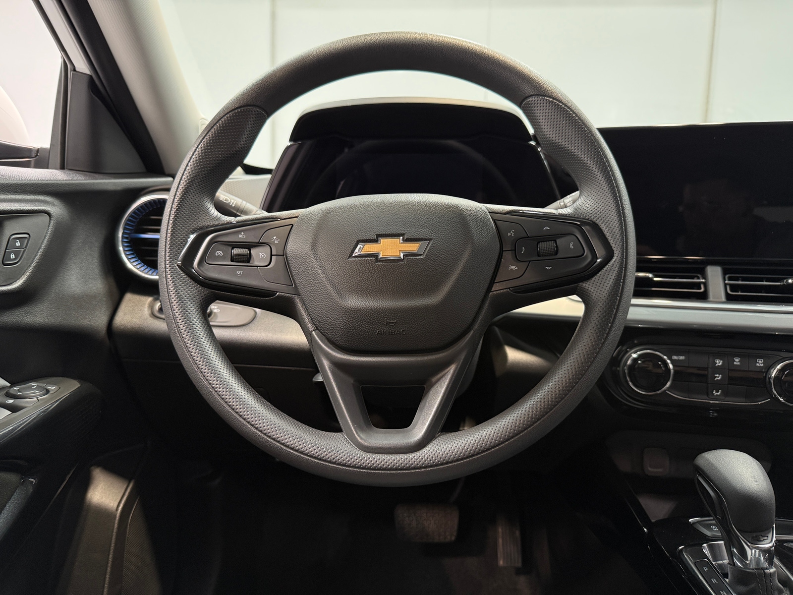 Thumbnail: 2025 Chevrolet Trax - 4