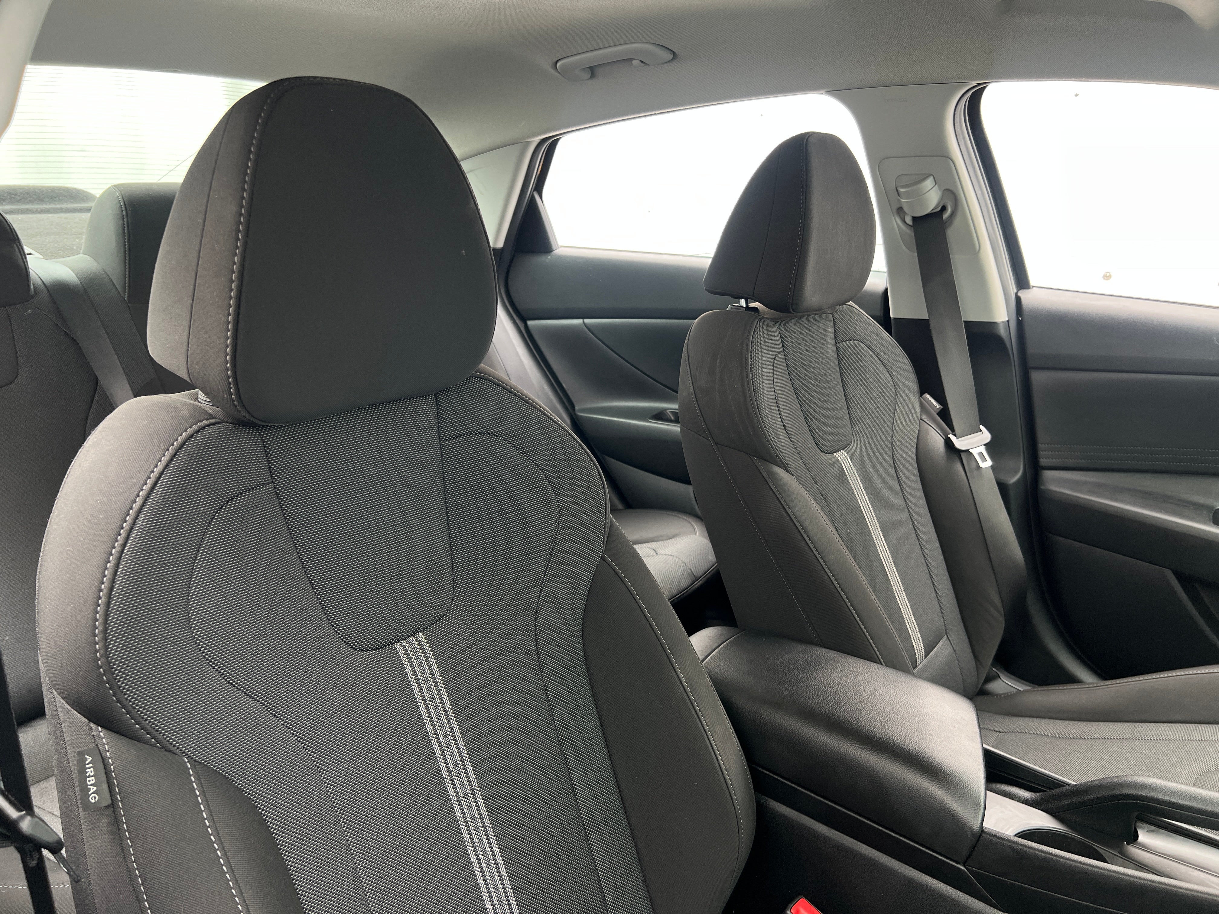 2022 Hyundai Elantra SE - Photo 8