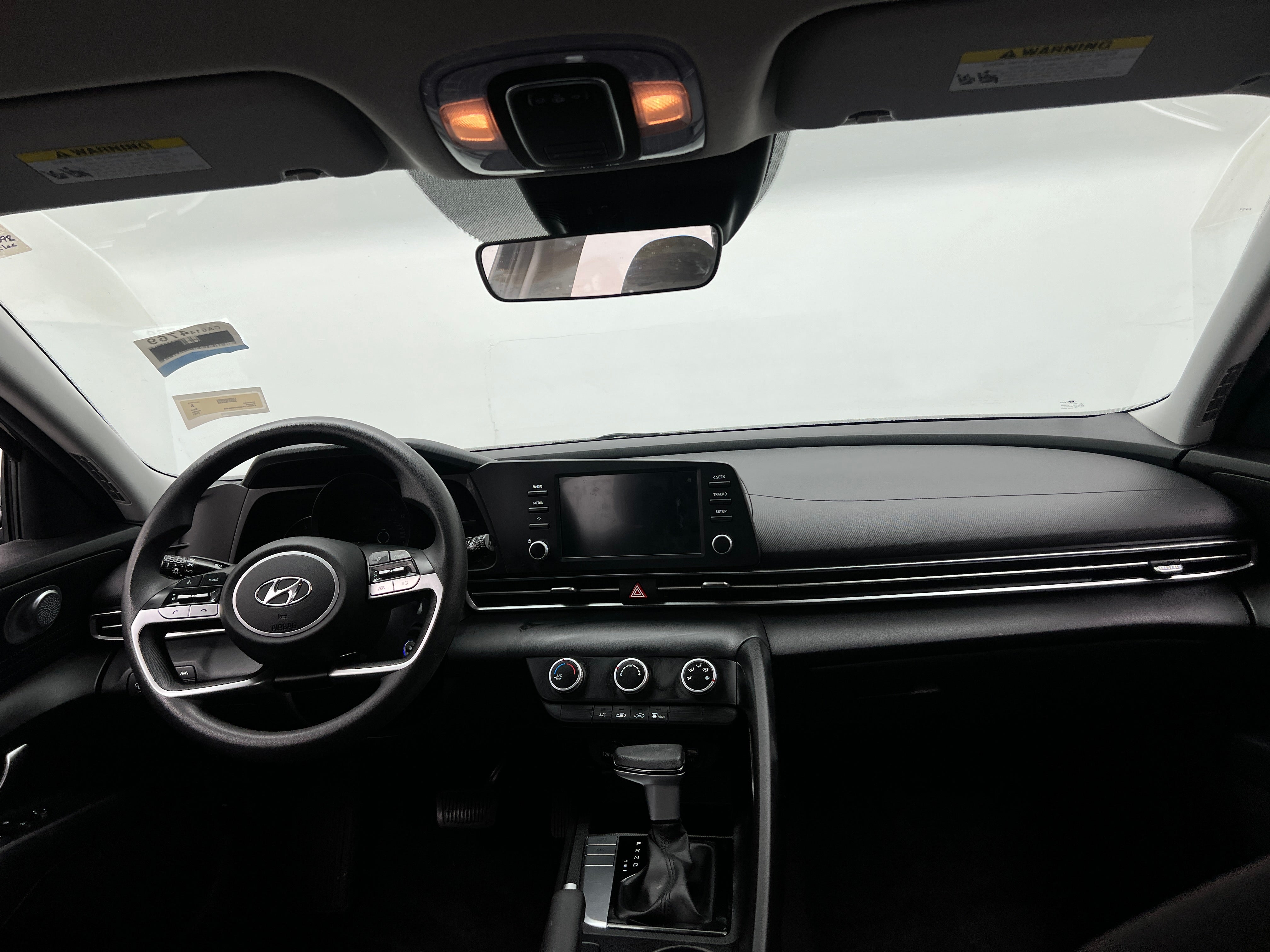 2022 Hyundai Elantra SE - Photo 4