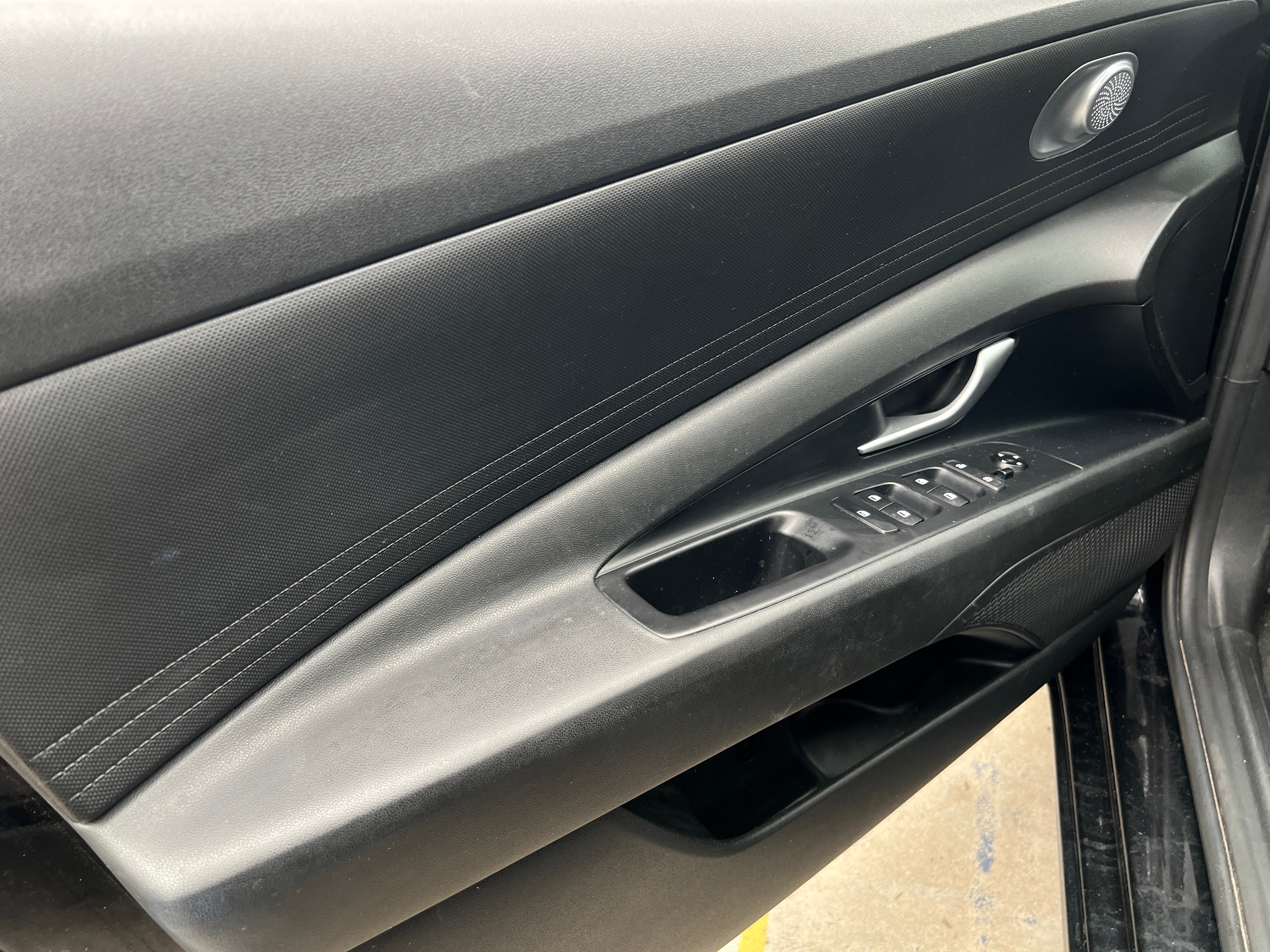 2022 Hyundai Elantra SE - Photo 2