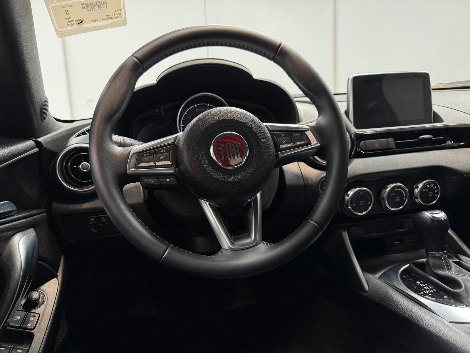 Thumbnail: 2018 Fiat 124 Spider - 4
