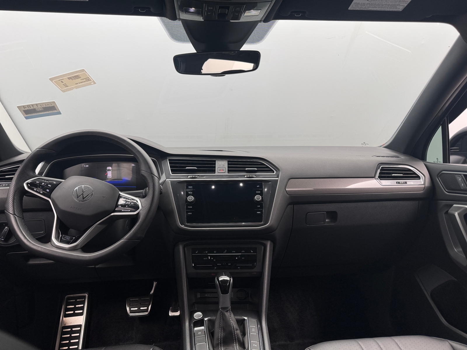 Thumbnail: 2024 Volkswagen Tiguan - 3