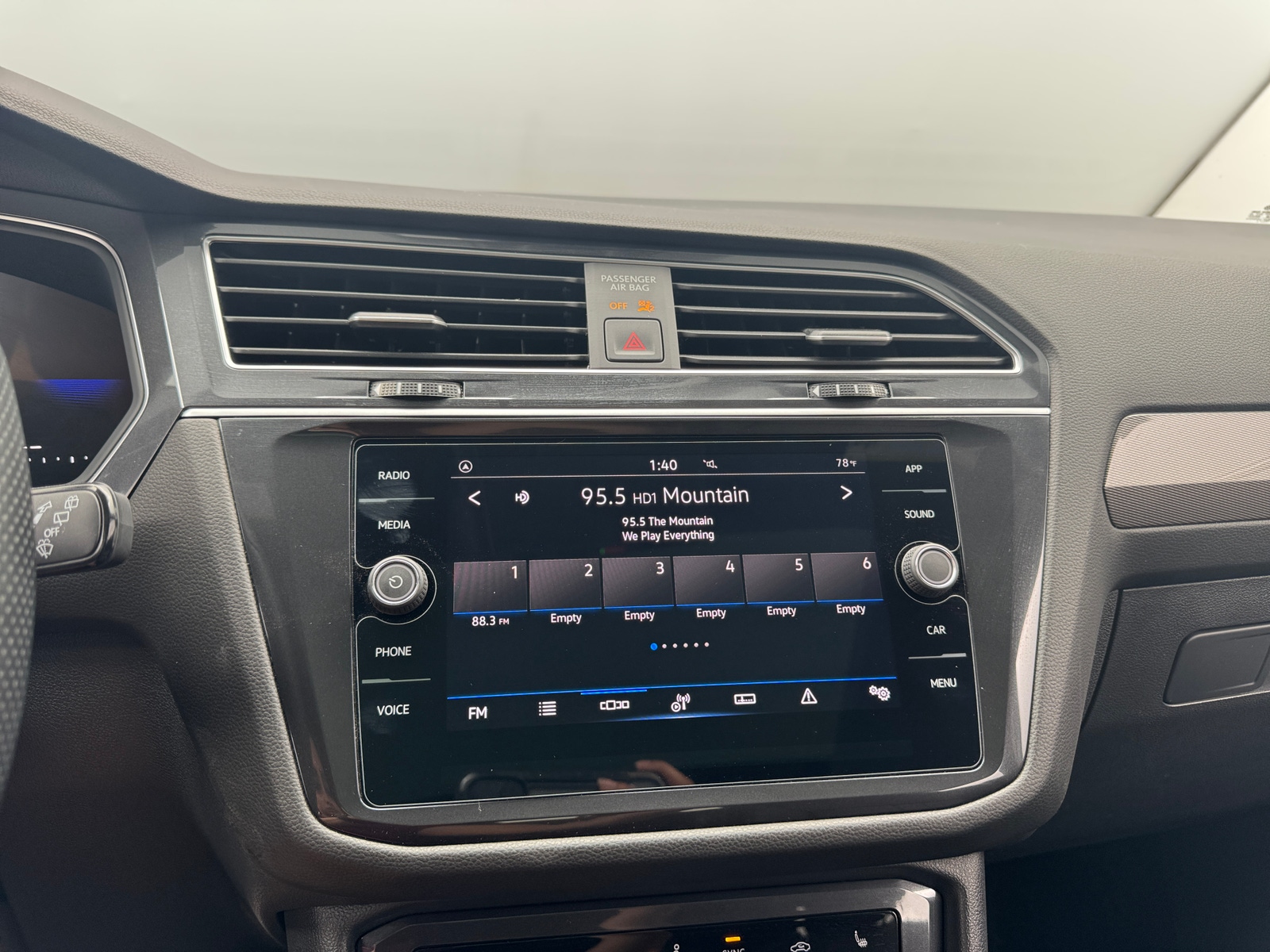 Thumbnail: 2024 Volkswagen Tiguan - 4