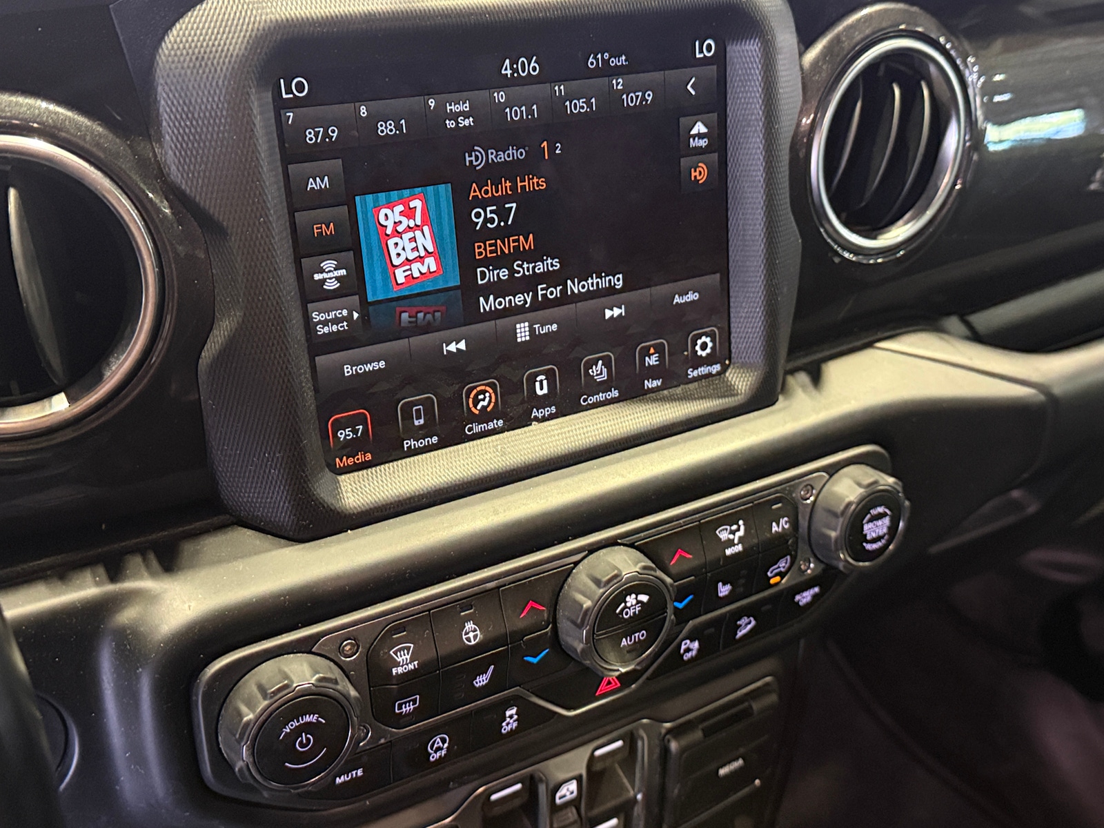 Thumbnail: 2020 Jeep Wrangler - 3