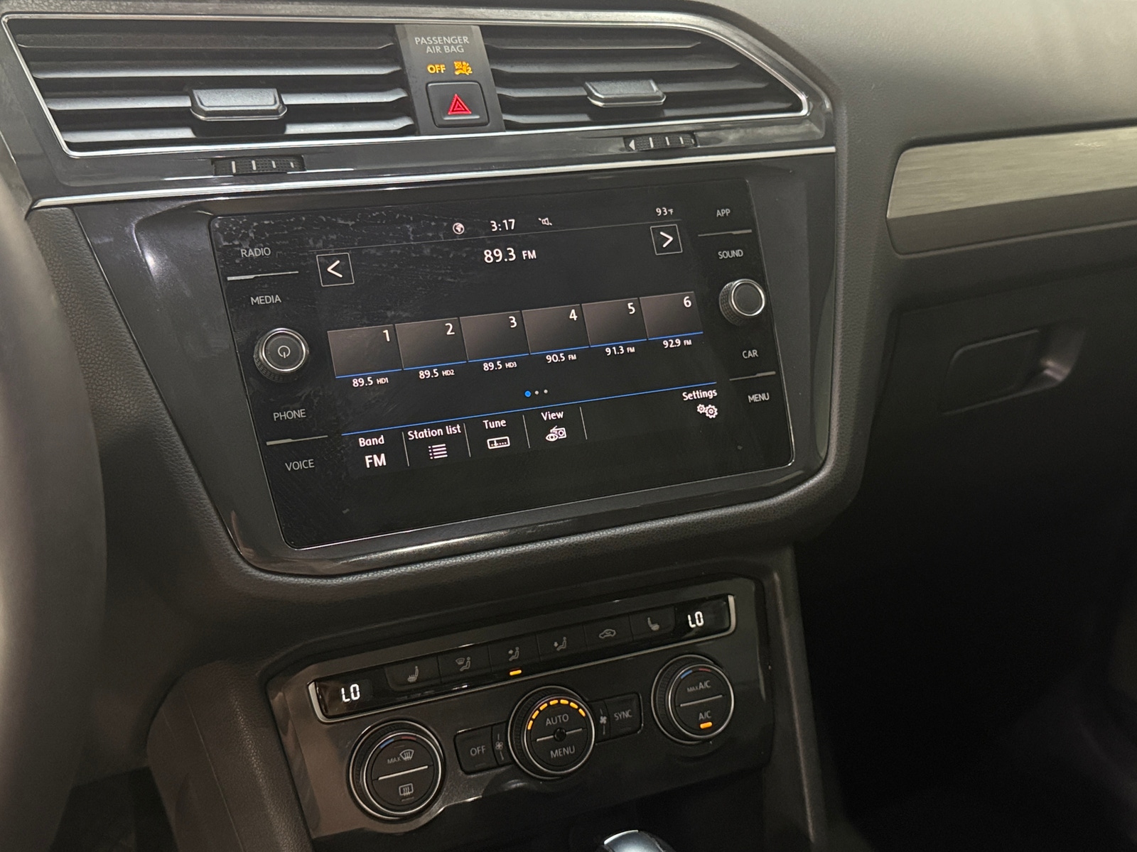 Thumbnail: 2020 Volkswagen Tiguan - 3