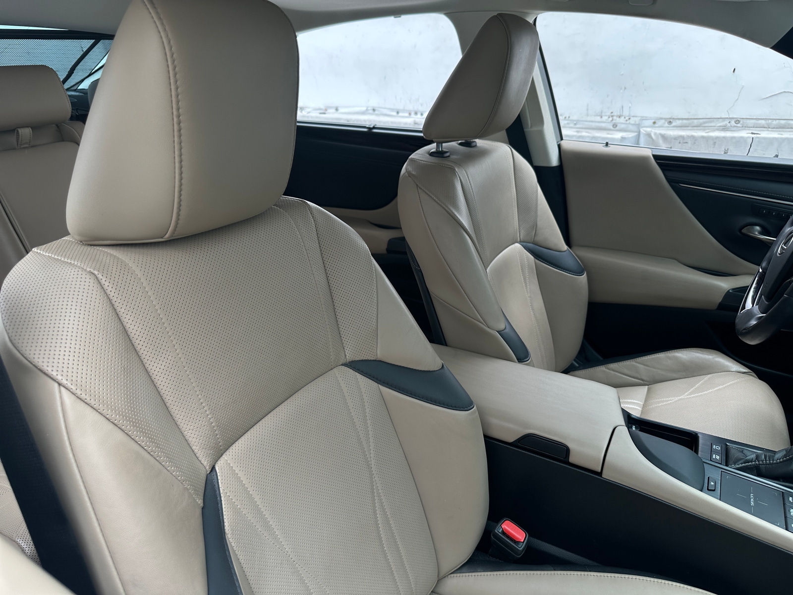 Thumbnail: 2021 Lexus ES - 2