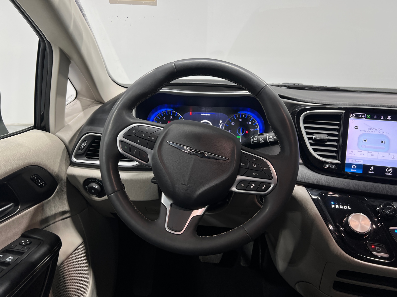 Thumbnail: 2024 Chrysler Pacifica - 4