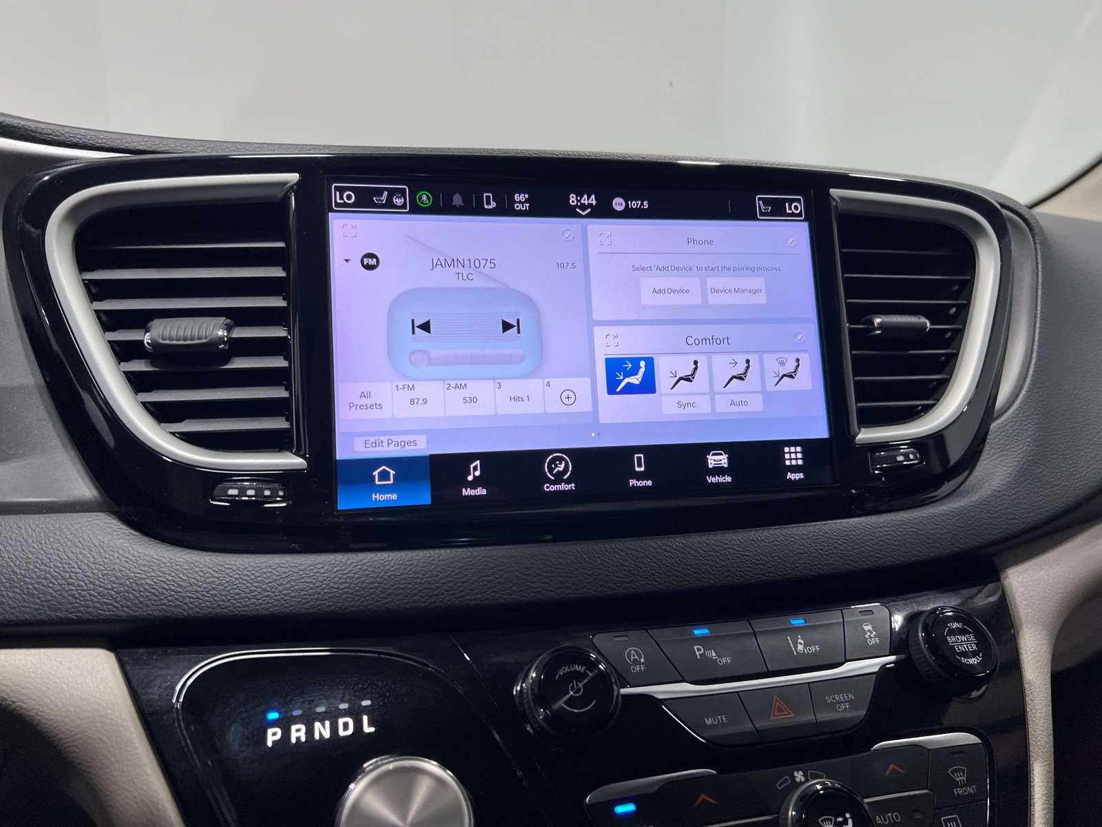 Thumbnail: 2024 Chrysler Pacifica - 3