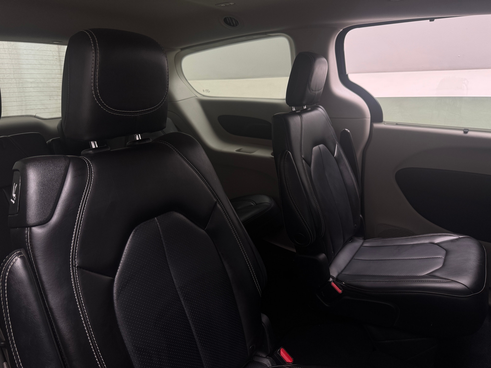 Thumbnail: 2023 Chrysler Pacifica - 5