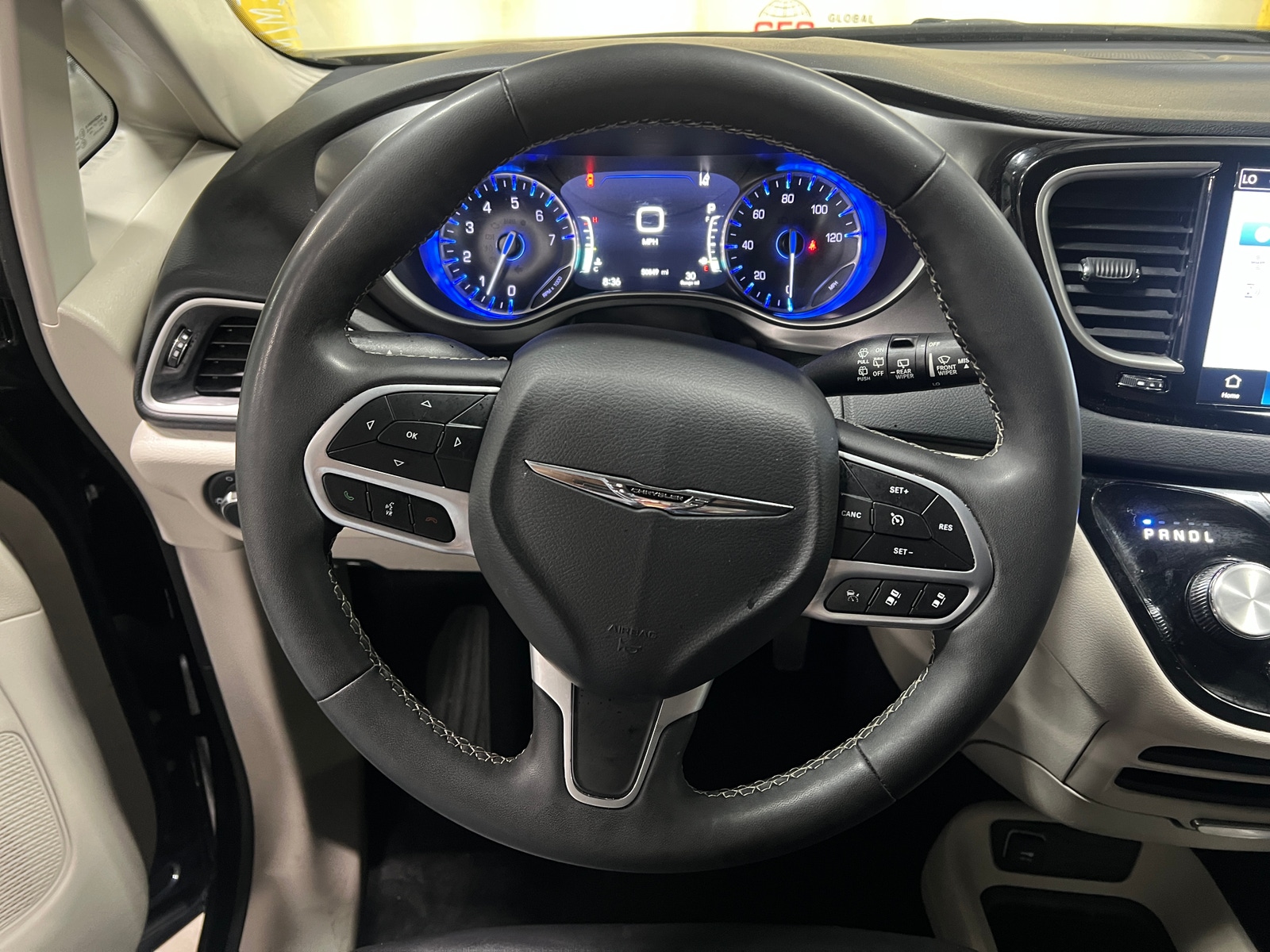 Thumbnail: 2023 Chrysler Pacifica - 4