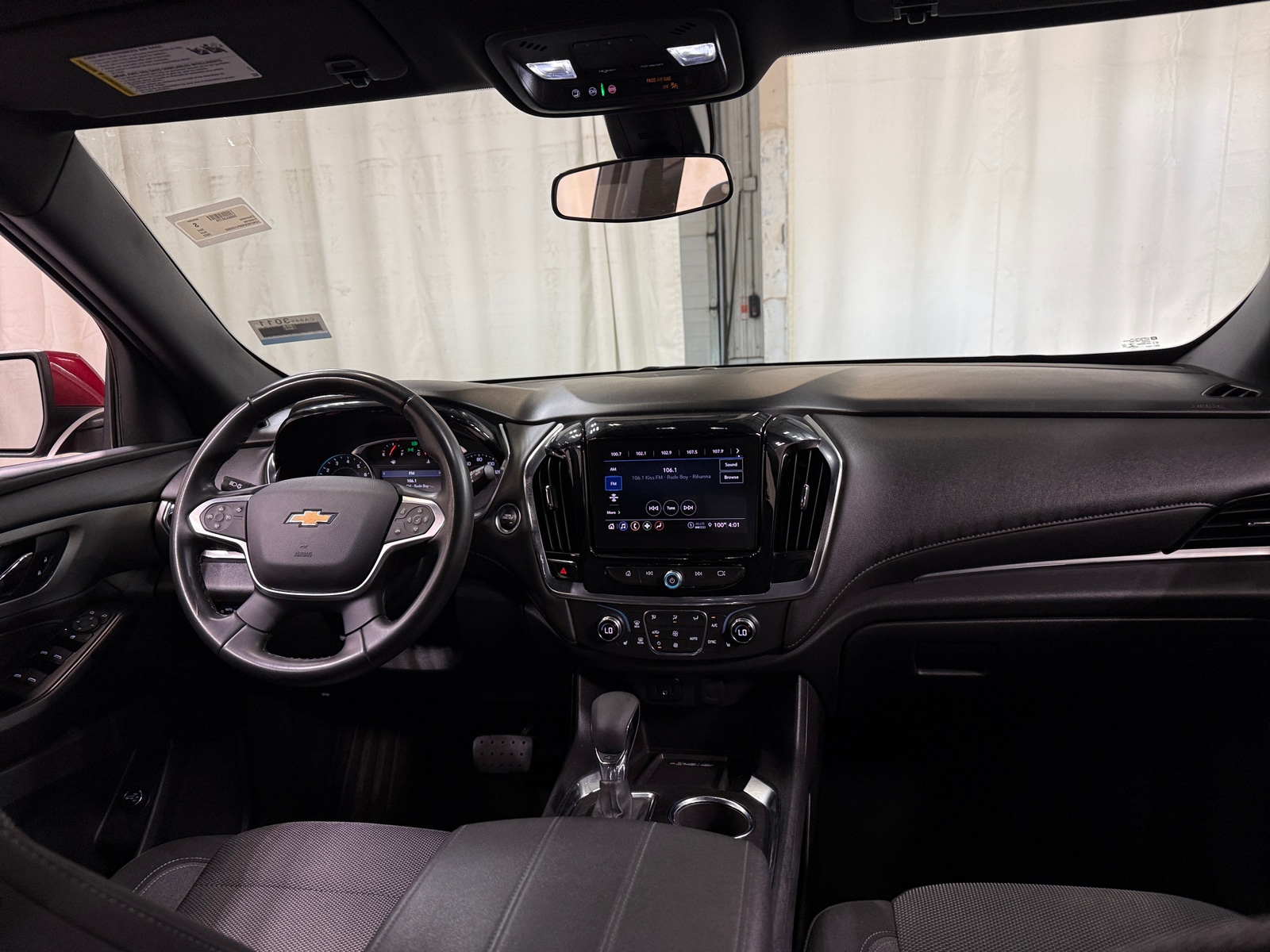 Thumbnail: 2023 Chevrolet Traverse - 3