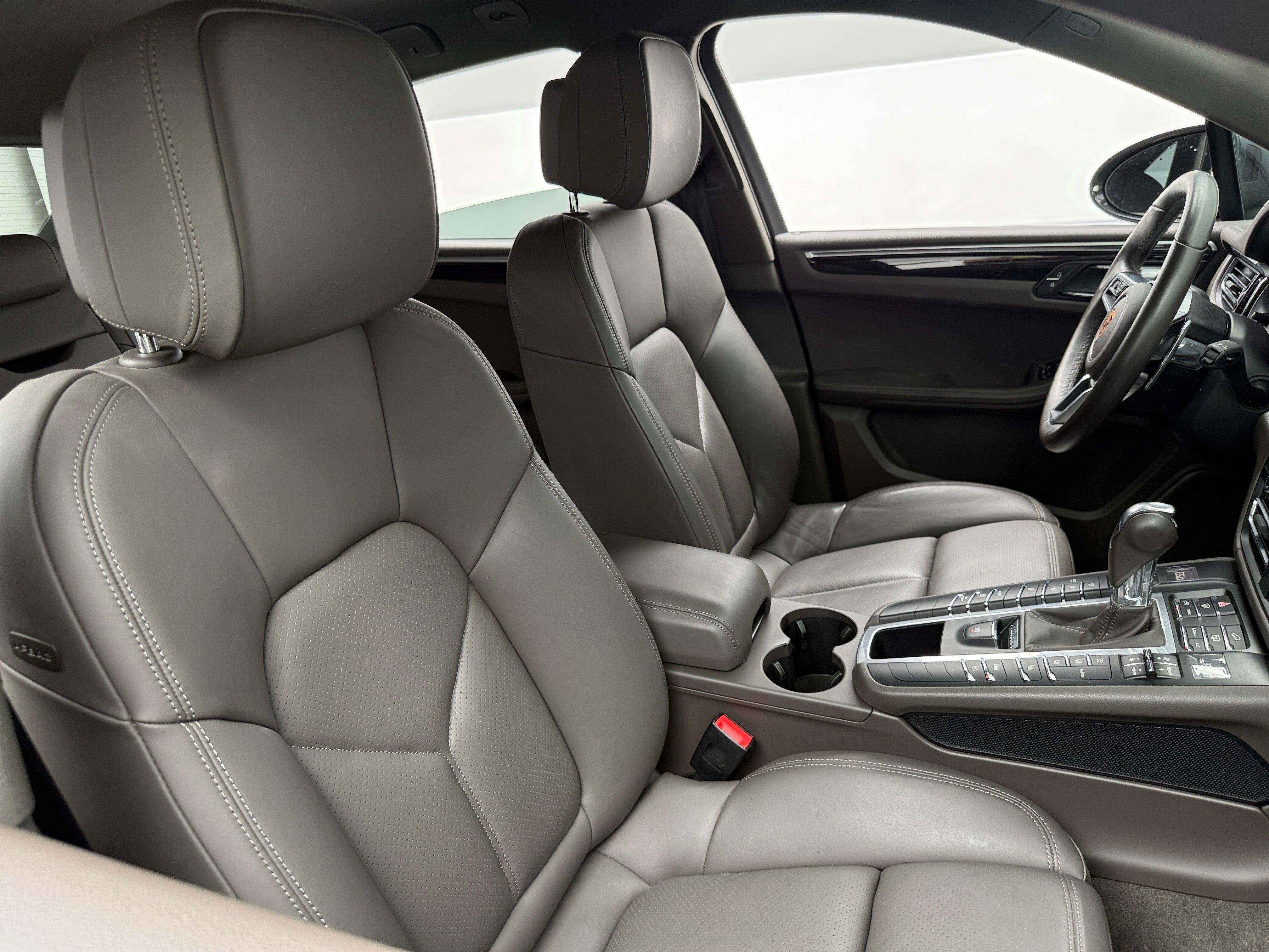 2020 Porsche Macan Base