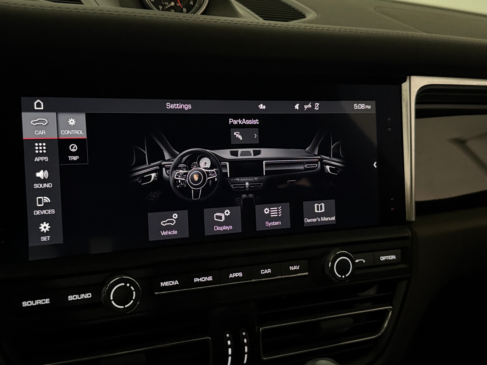 Thumbnail: 2020 Porsche Macan - 3