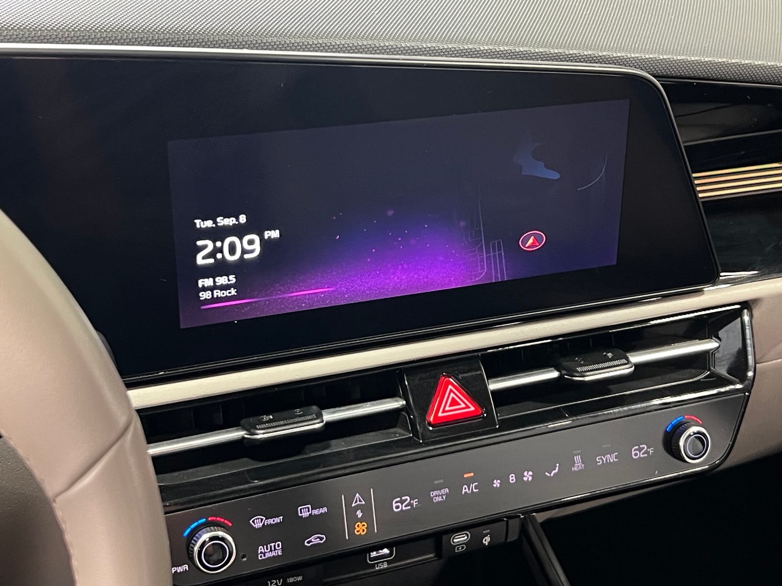 Thumbnail: 2023 Kia Niro - 3