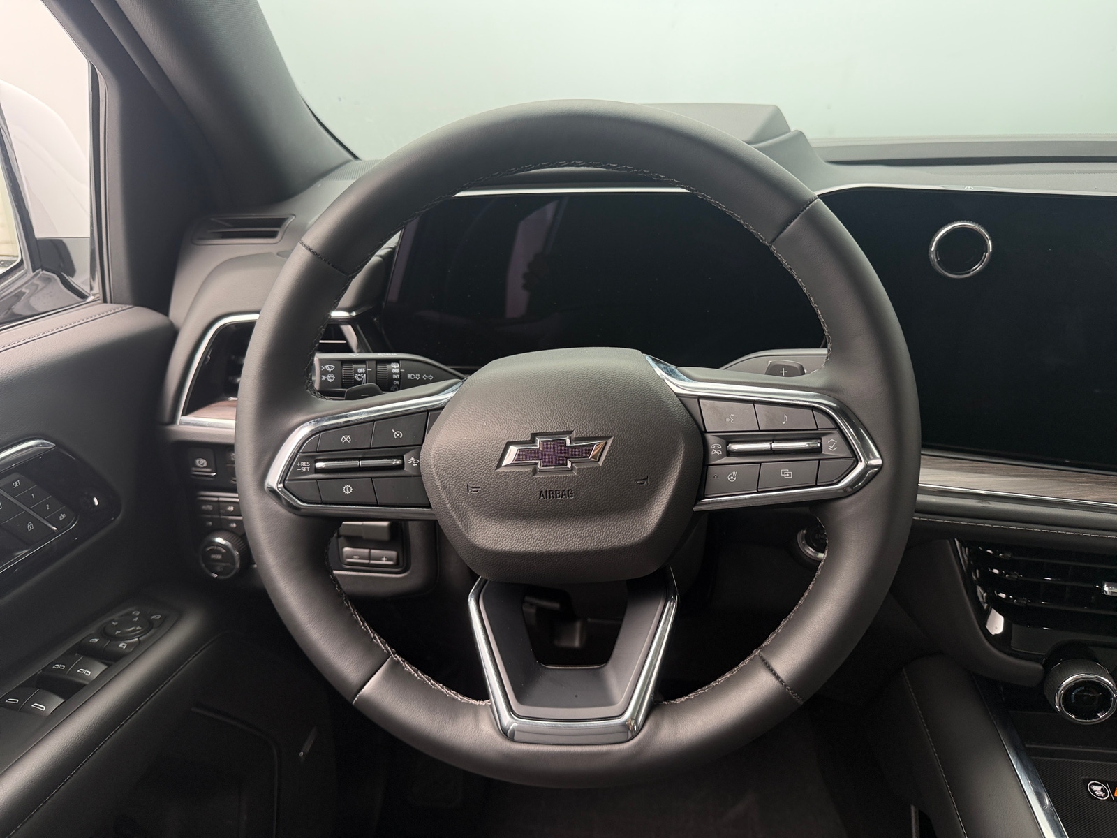 Thumbnail: 2026 Chevrolet Suburban - 4